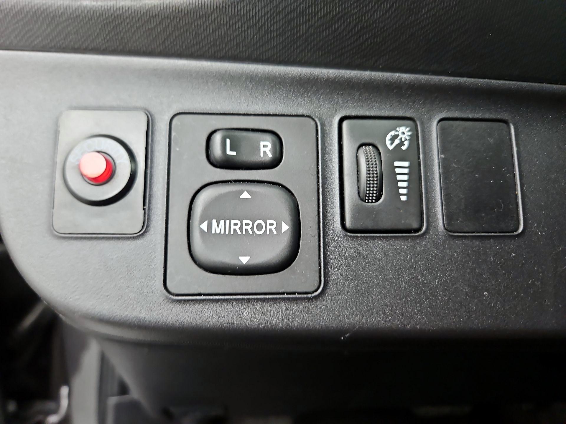 Thumbnail: 2015 Toyota Prius c - 13