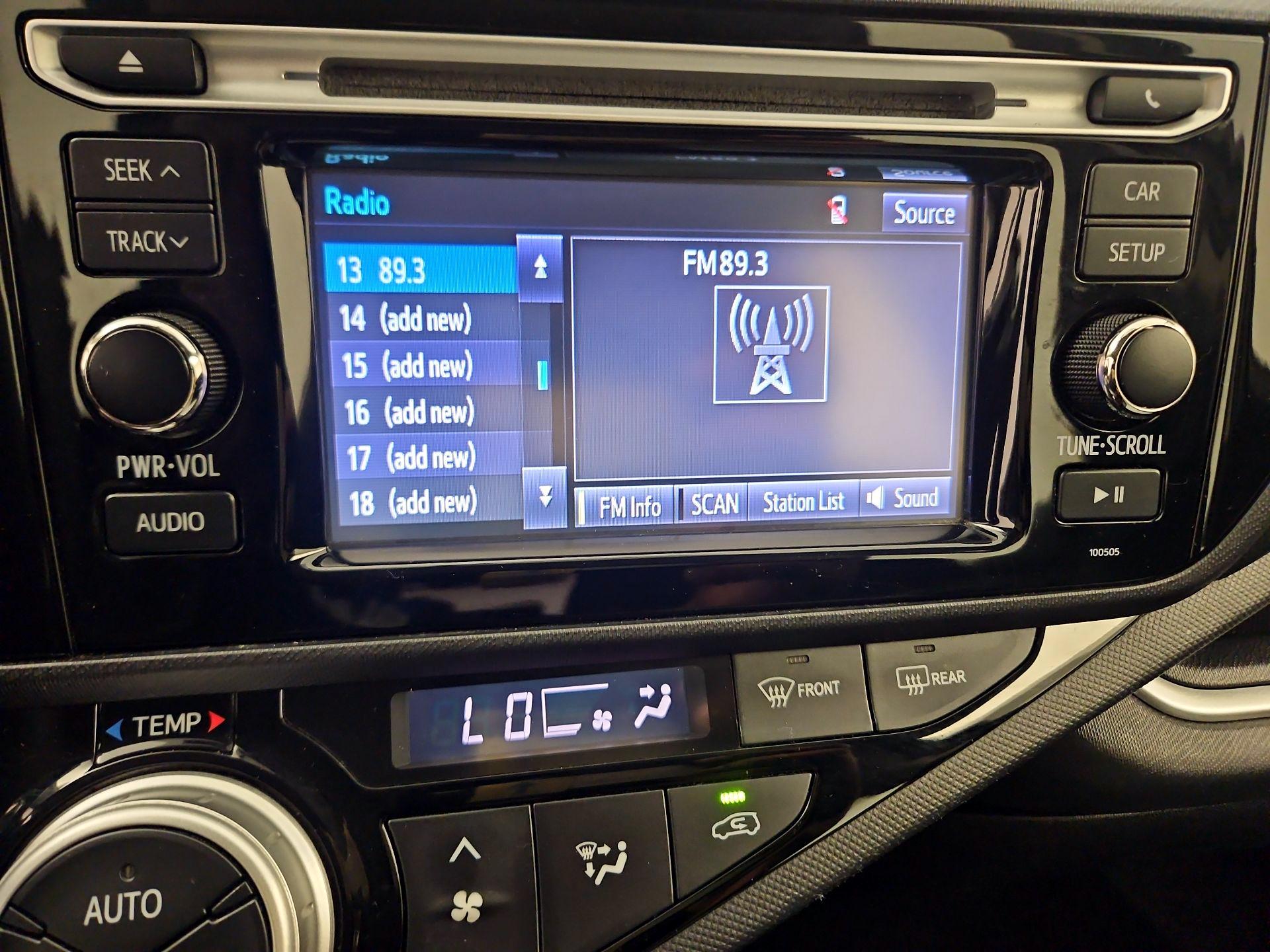 Thumbnail: 2015 Toyota Prius c - 14