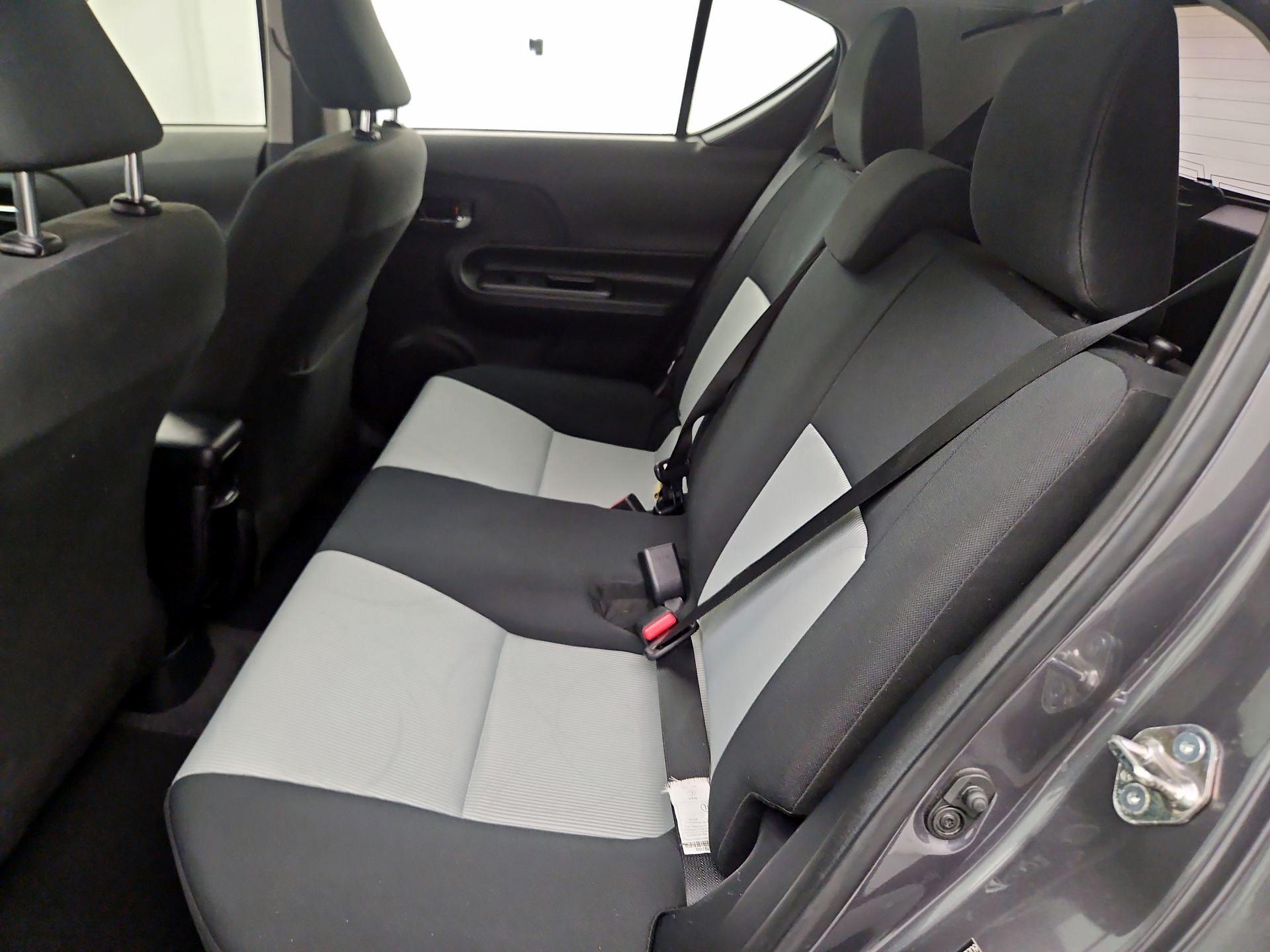 Thumbnail: 2015 Toyota Prius c - 18