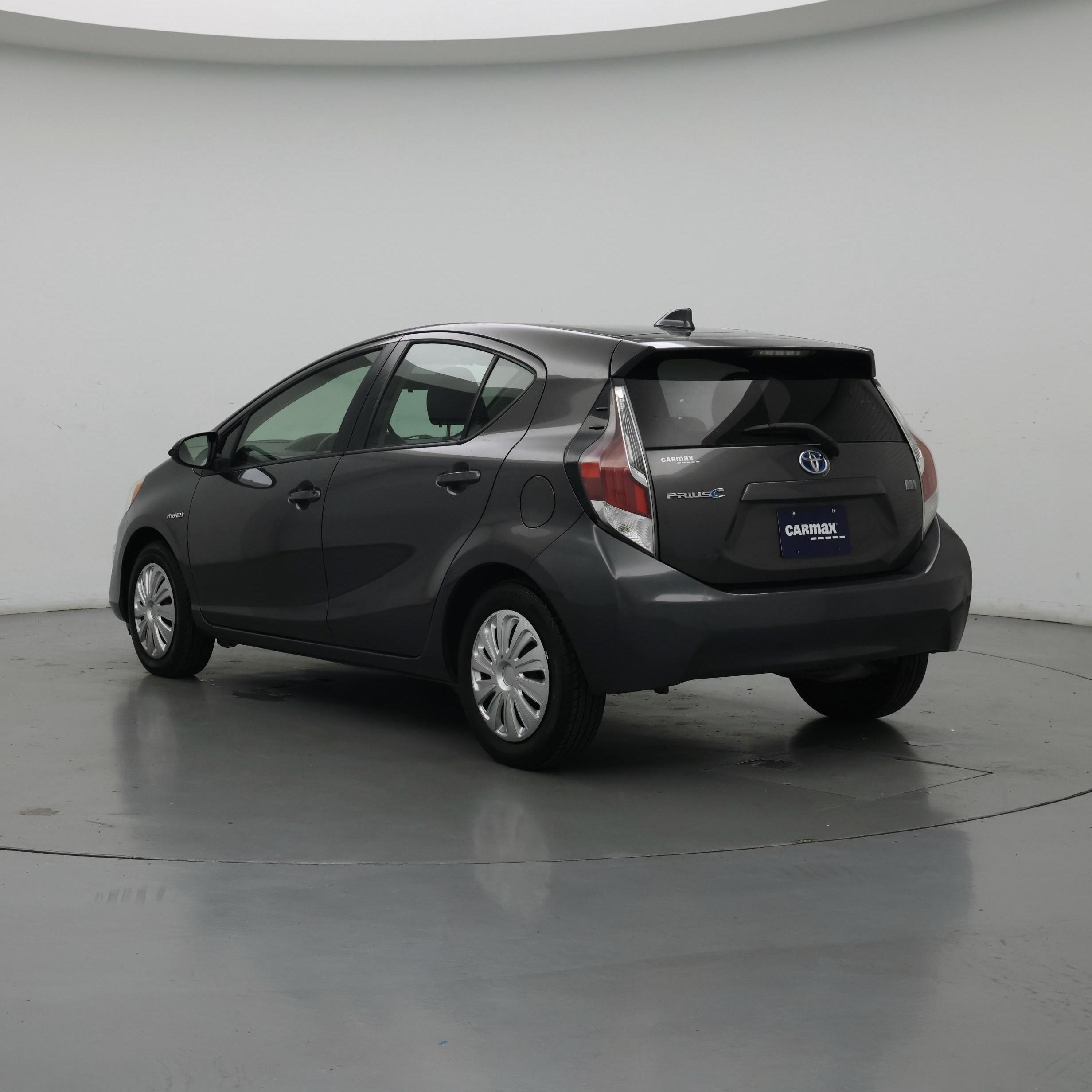 Thumbnail: 2015 Toyota Prius c - 2