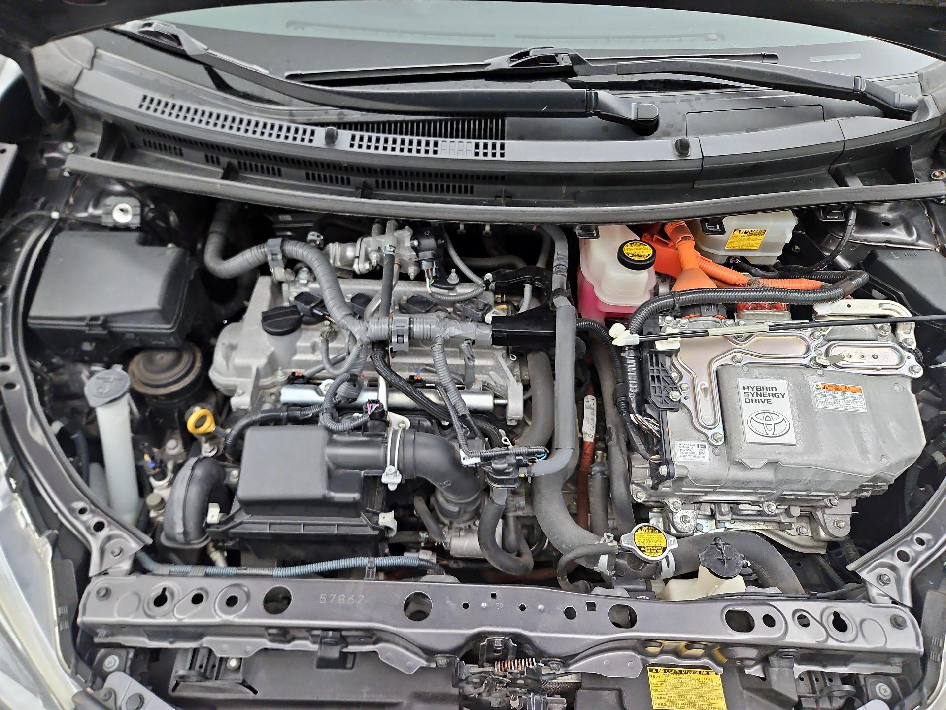 Thumbnail: 2015 Toyota Prius c - 20