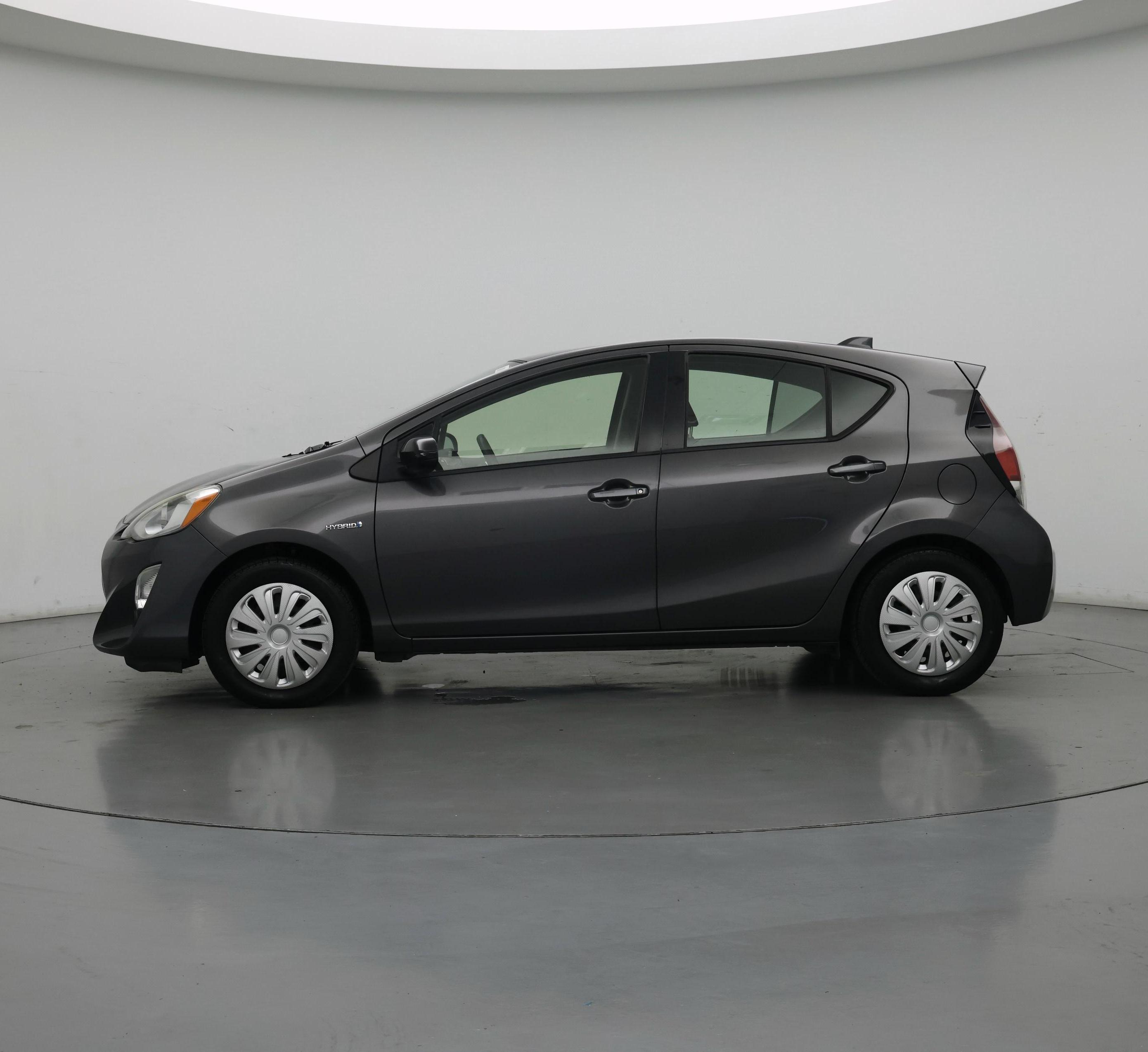 Thumbnail: 2015 Toyota Prius c - 3