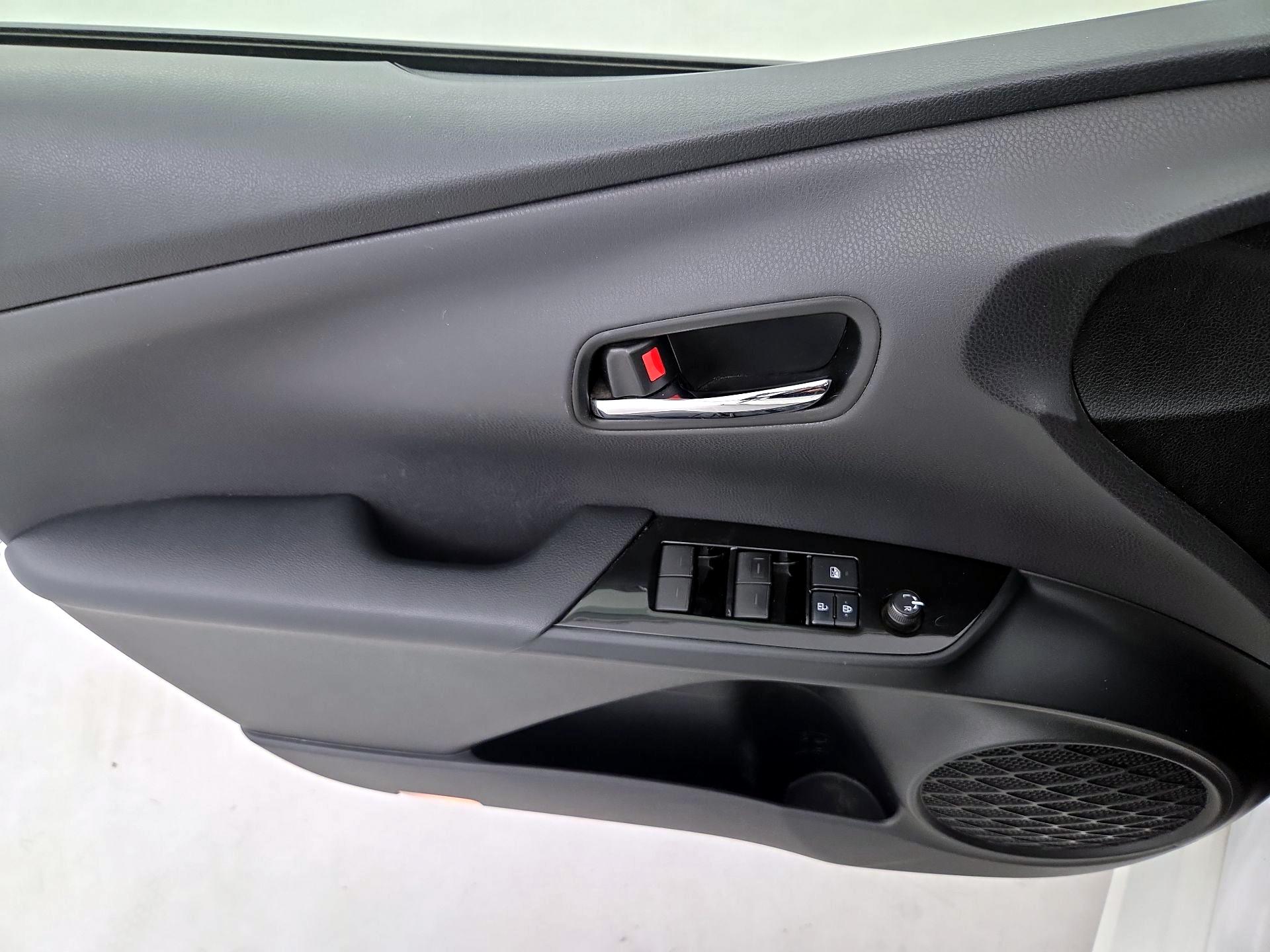 Thumbnail: 2019 Toyota Prius - 12