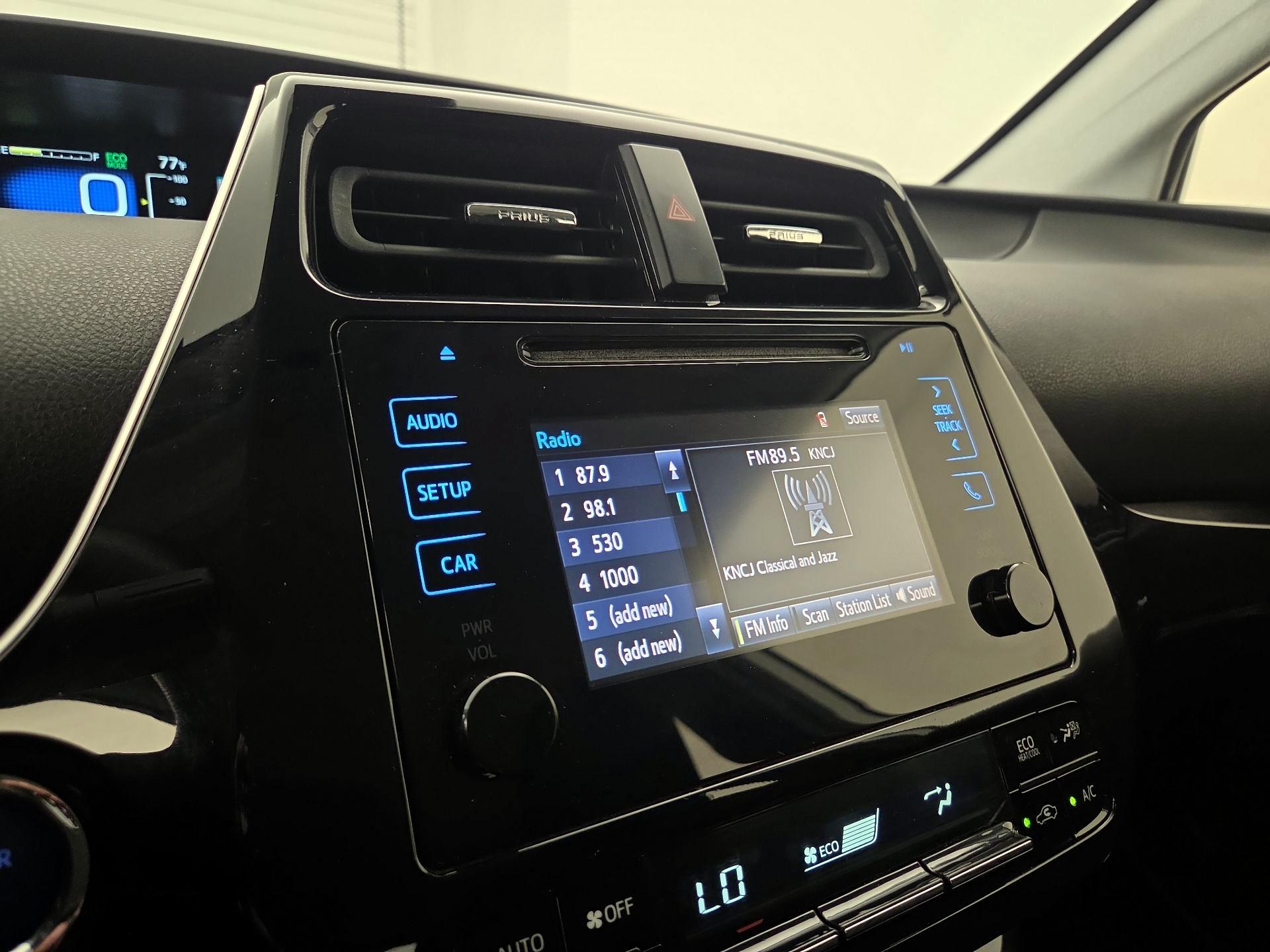 Thumbnail: 2019 Toyota Prius - 15