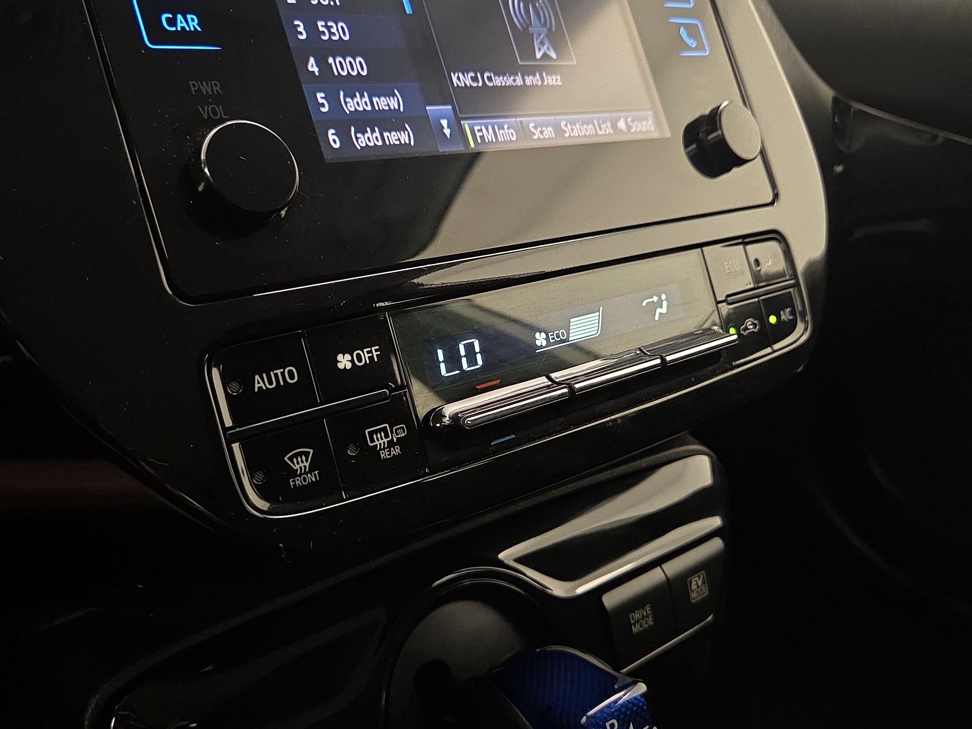 Thumbnail: 2019 Toyota Prius - 16