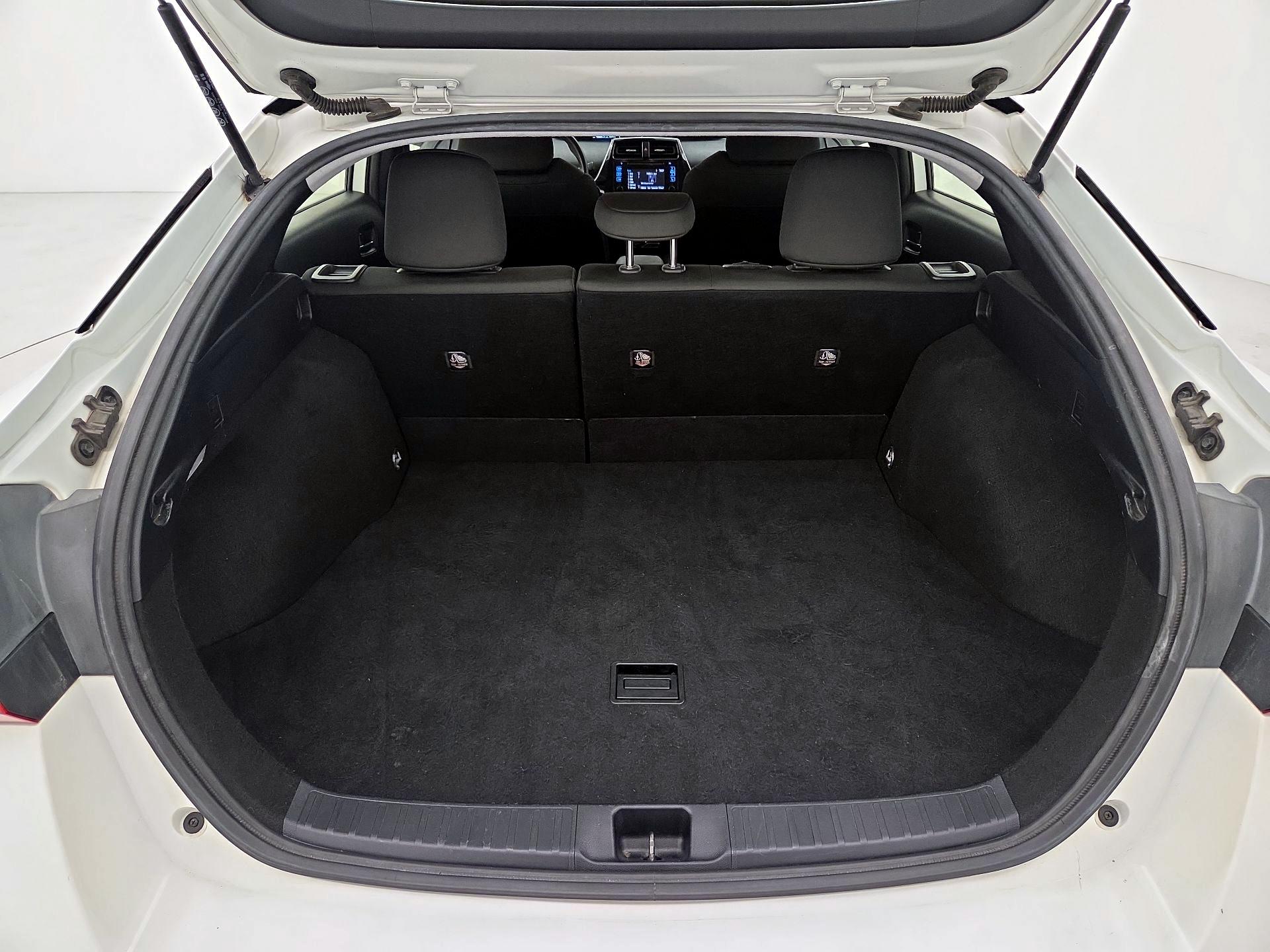 Thumbnail: 2019 Toyota Prius - 19