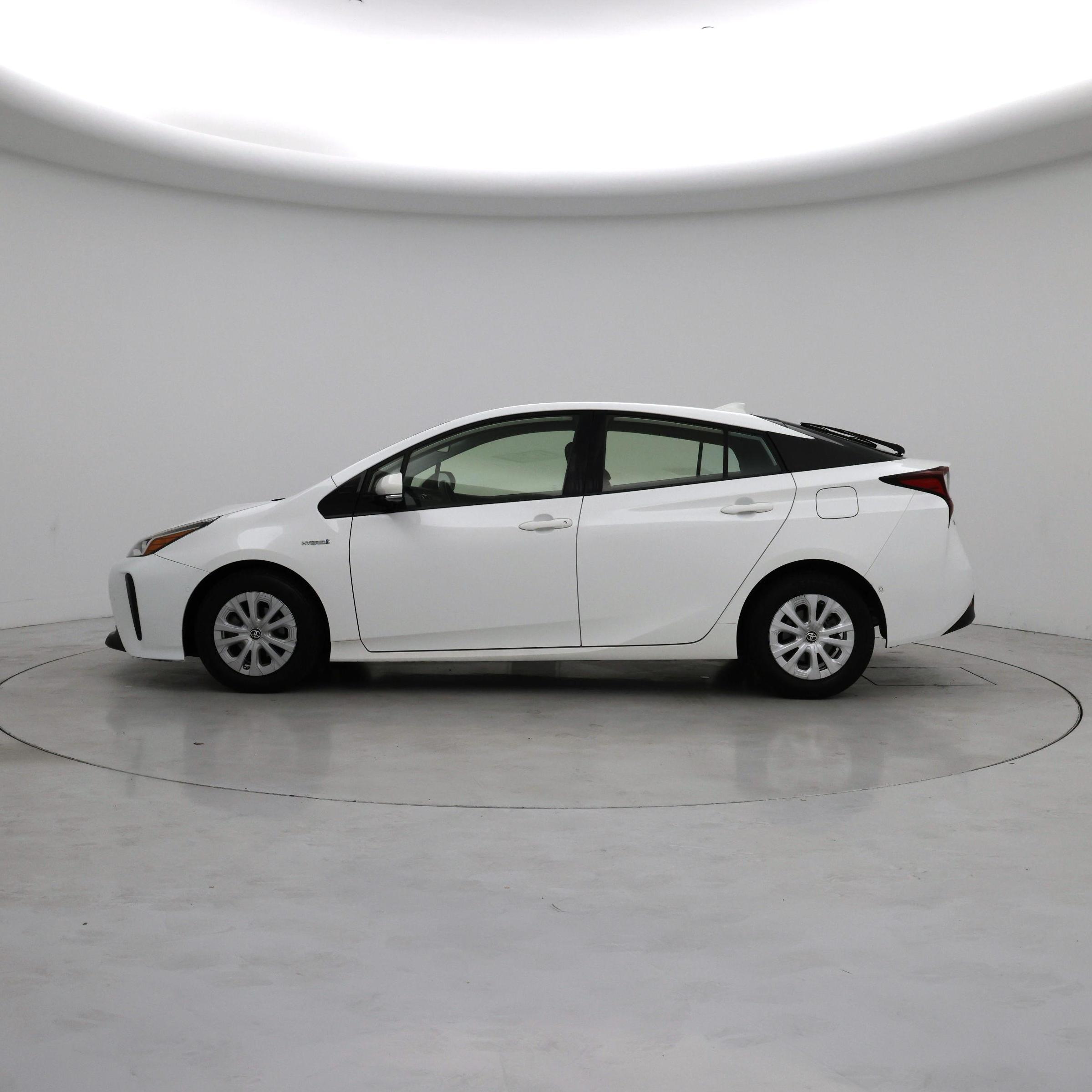 Thumbnail: 2019 Toyota Prius - 3