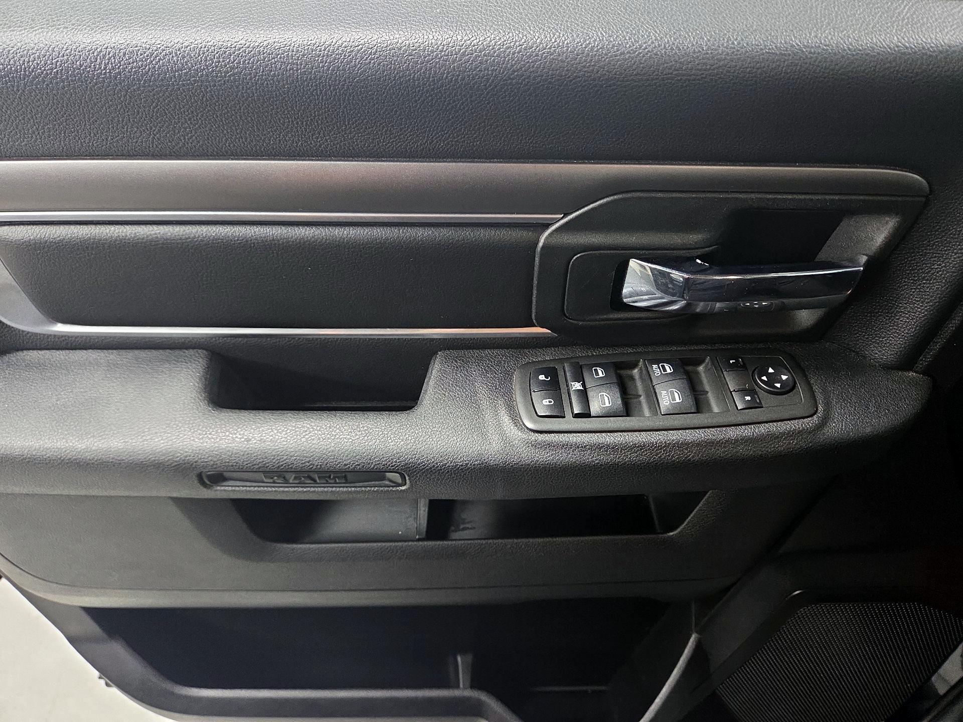 Thumbnail: 2021 RAM 1500 Classic - 12