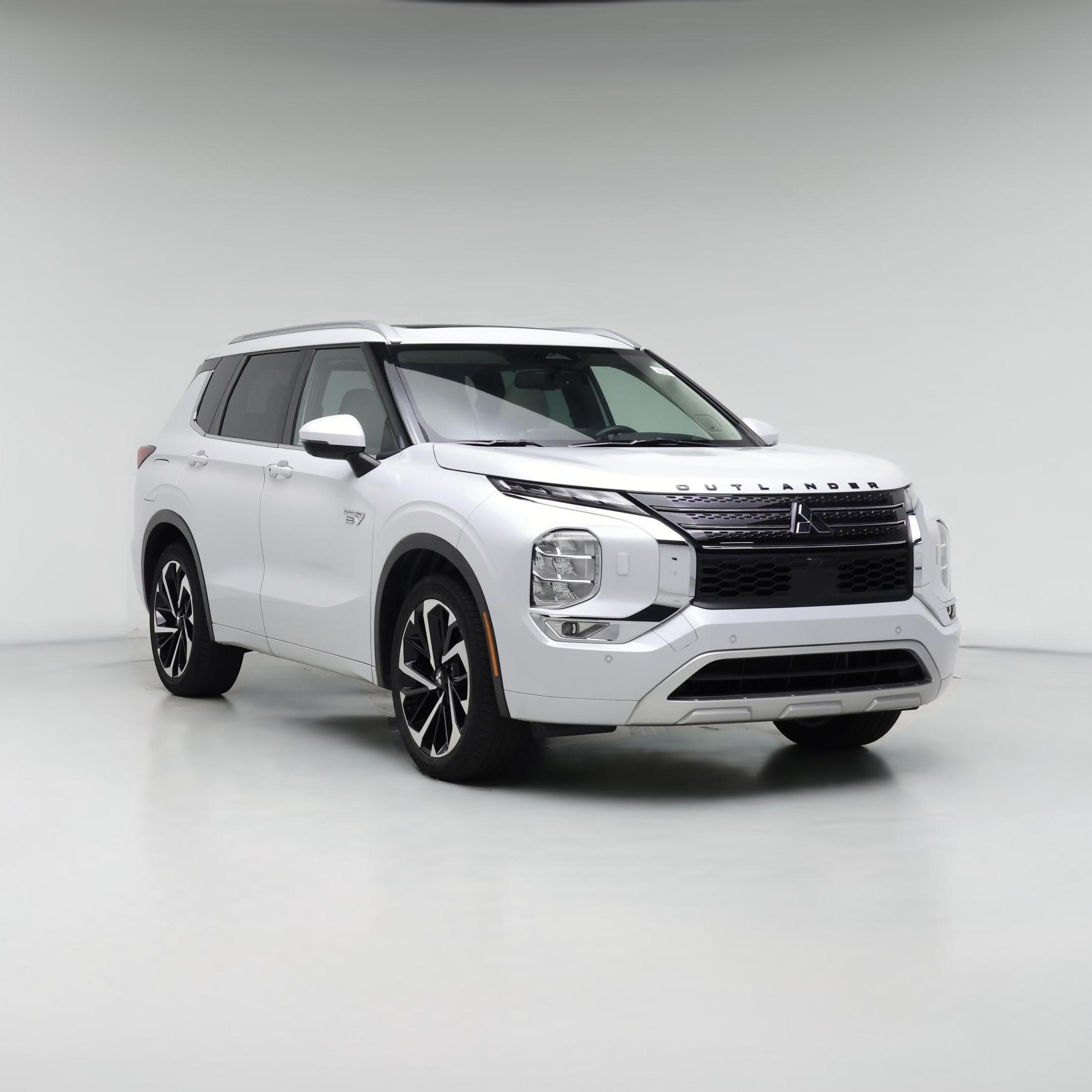 Thumbnail: 2023 Mitsubishi Outlander - 1