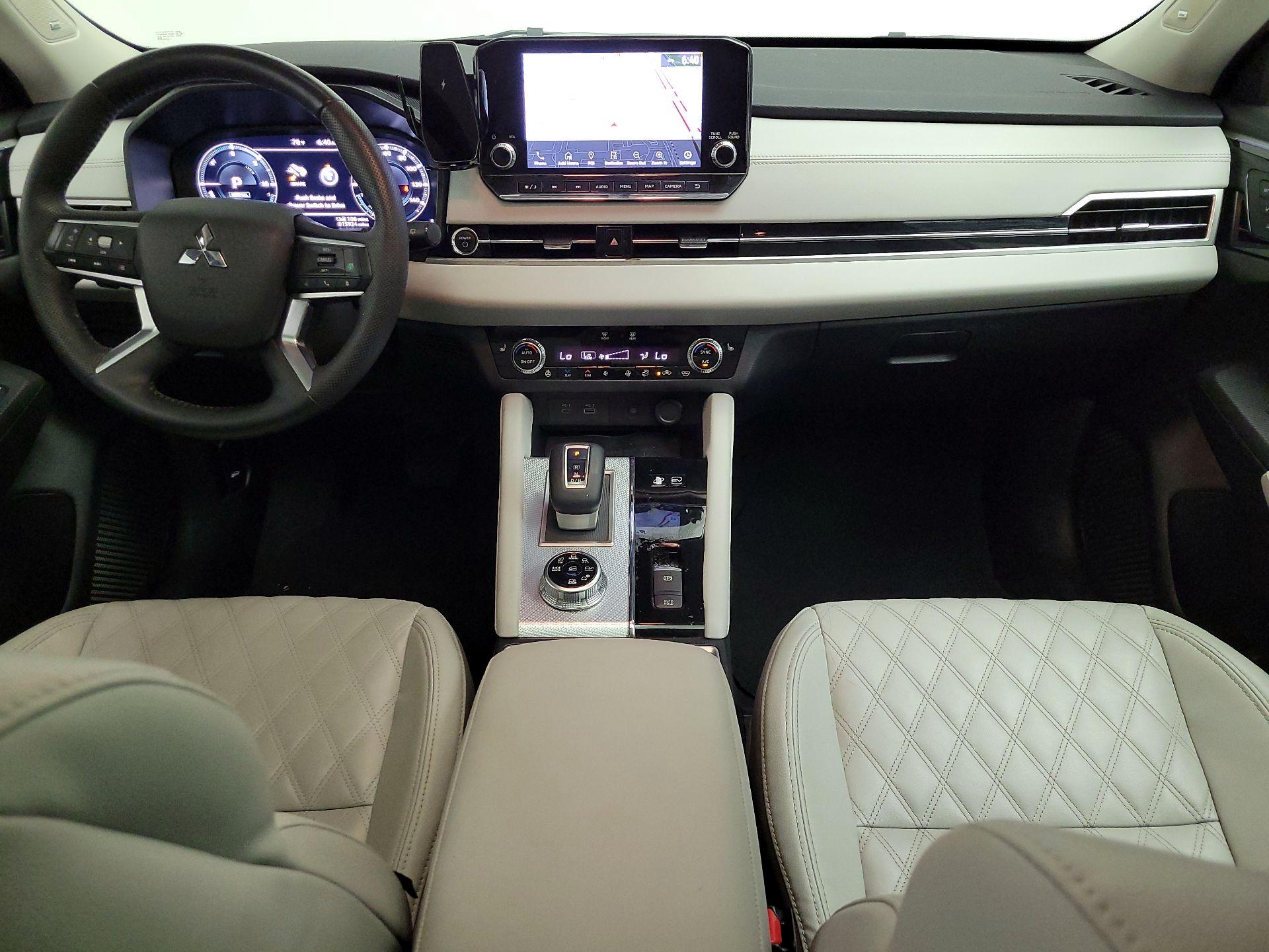 Thumbnail: 2023 Mitsubishi Outlander - 9