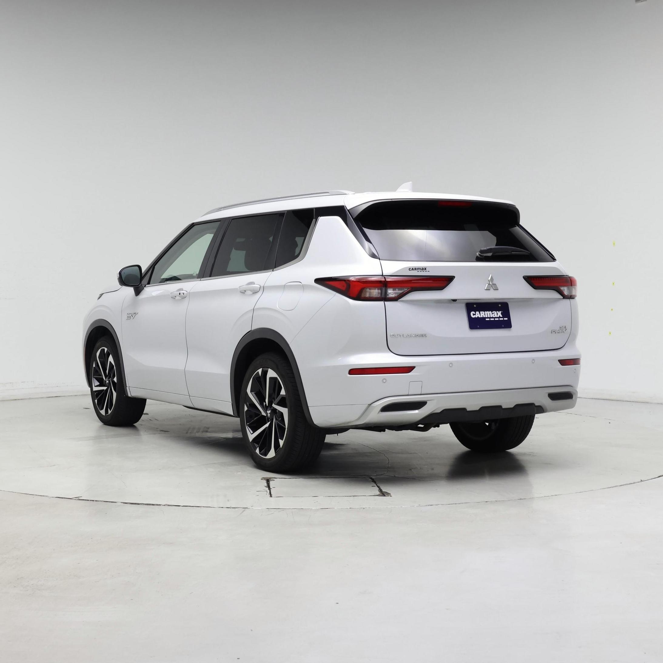 Thumbnail: 2023 Mitsubishi Outlander - 2
