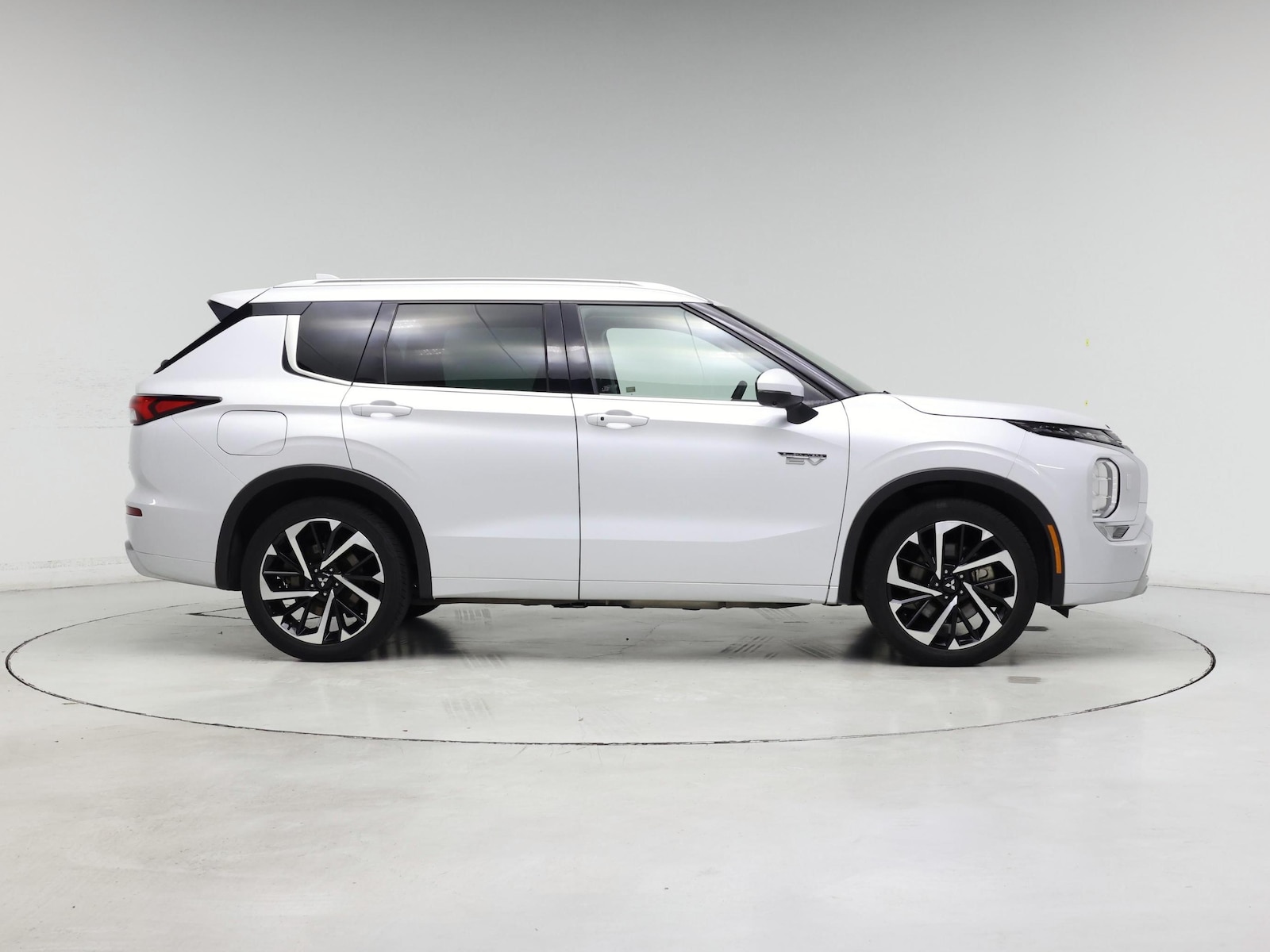 2023 Mitsubishi Outlander Plug-In Hybrid SEL - Photo 8