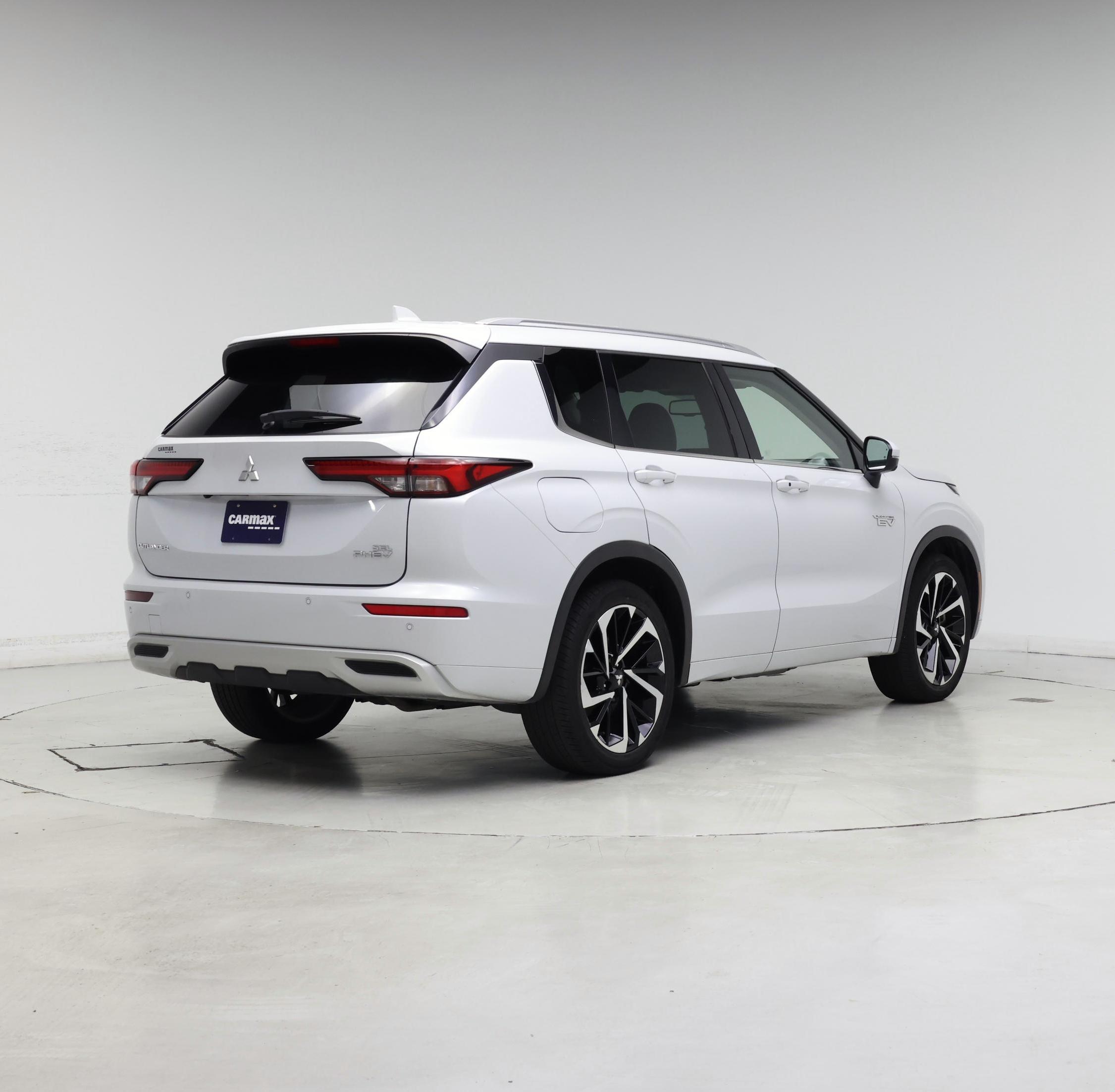 Thumbnail: 2023 Mitsubishi Outlander - 8
