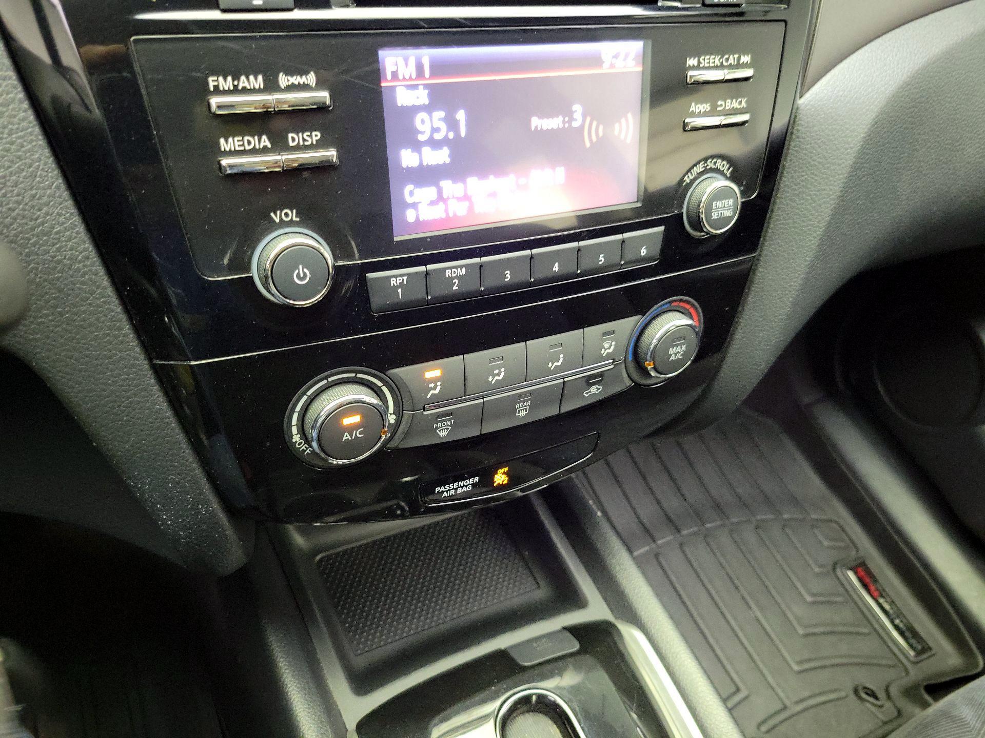 Thumbnail: 2015 Nissan Rogue - 15