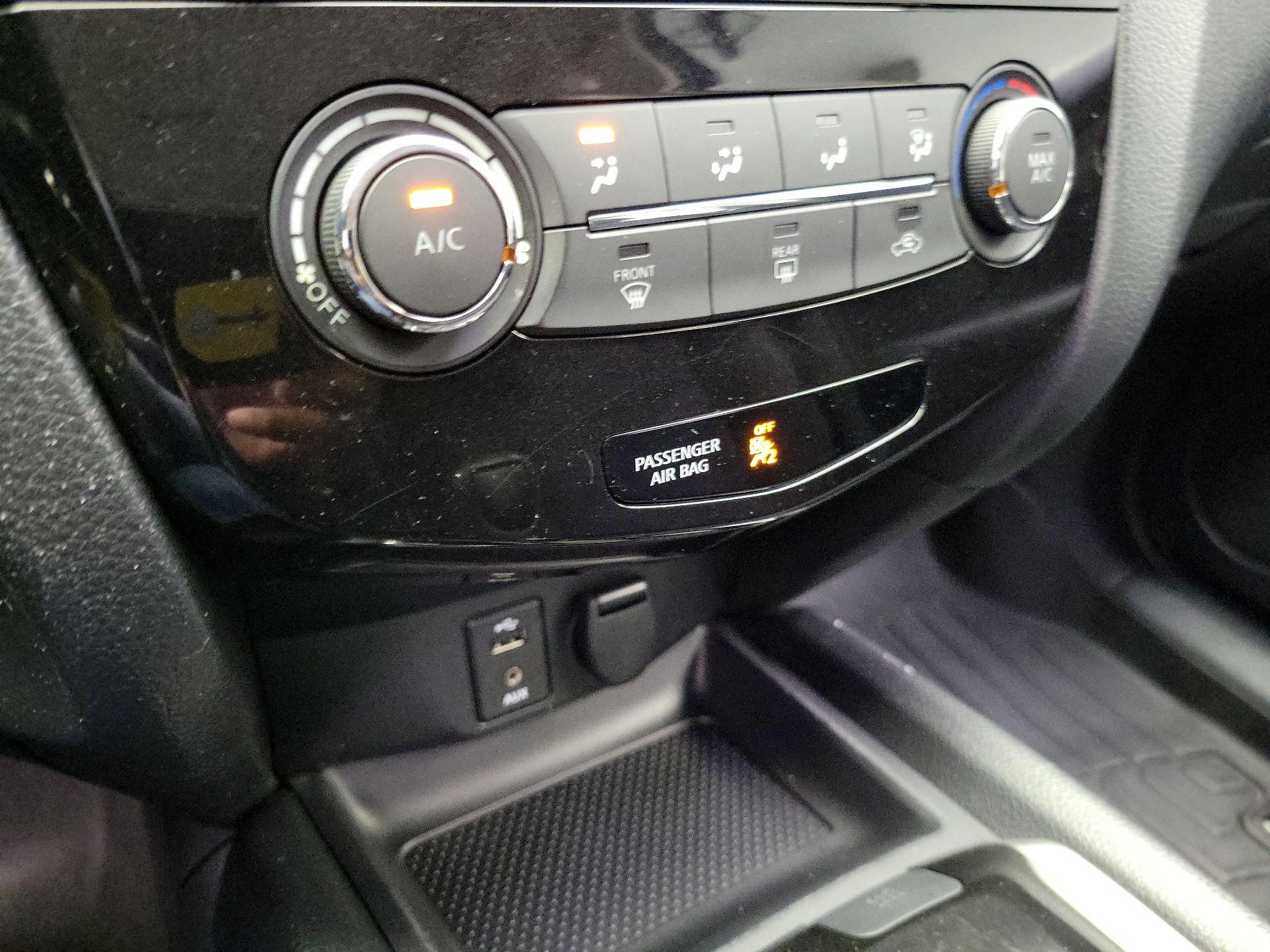 Thumbnail: 2015 Nissan Rogue - 16