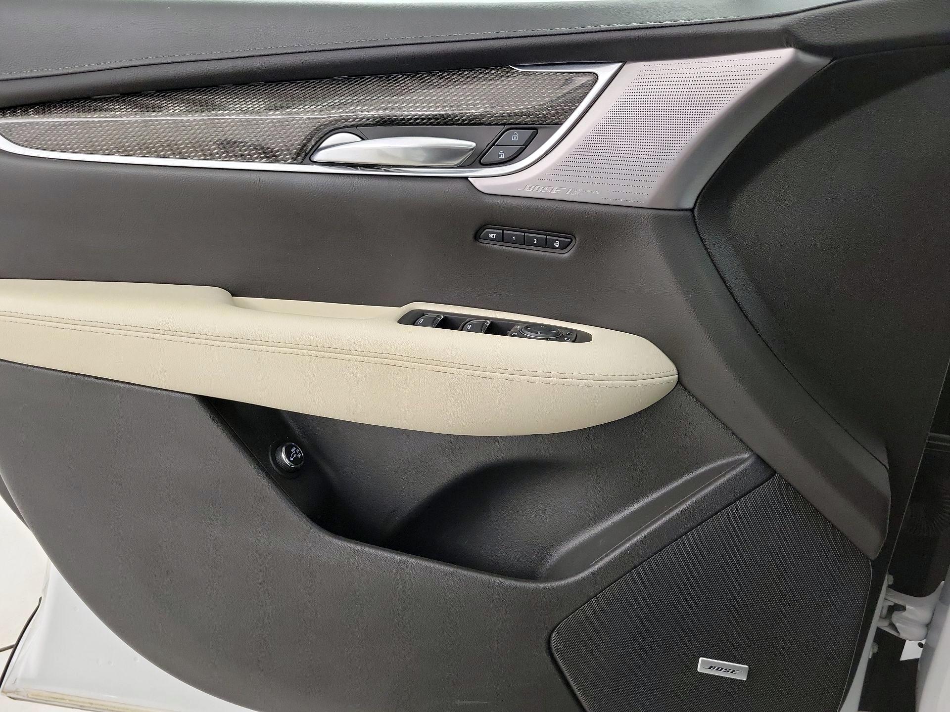 Thumbnail: 2020 Cadillac XT5 - 12