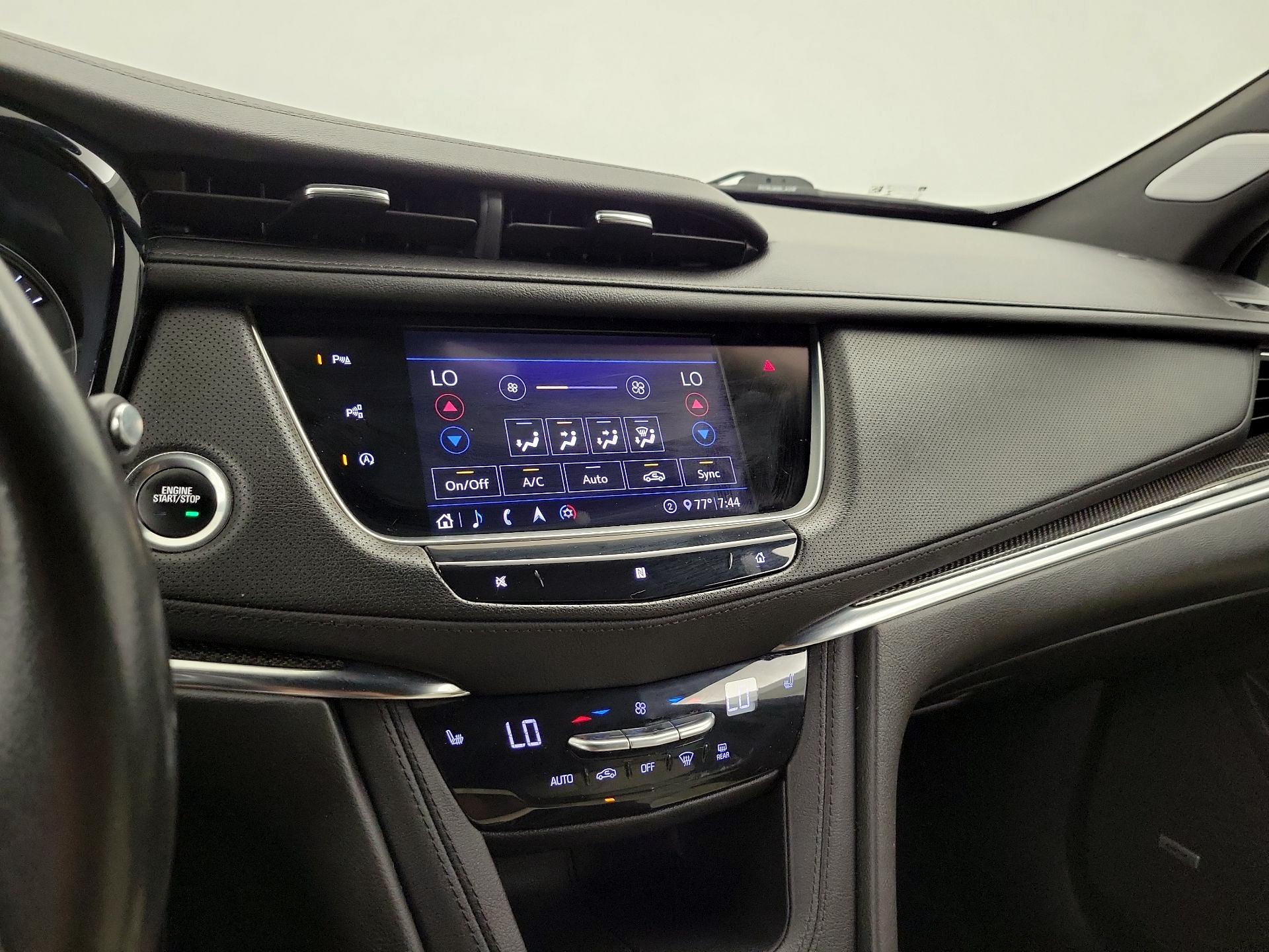 Thumbnail: 2020 Cadillac XT5 - 17