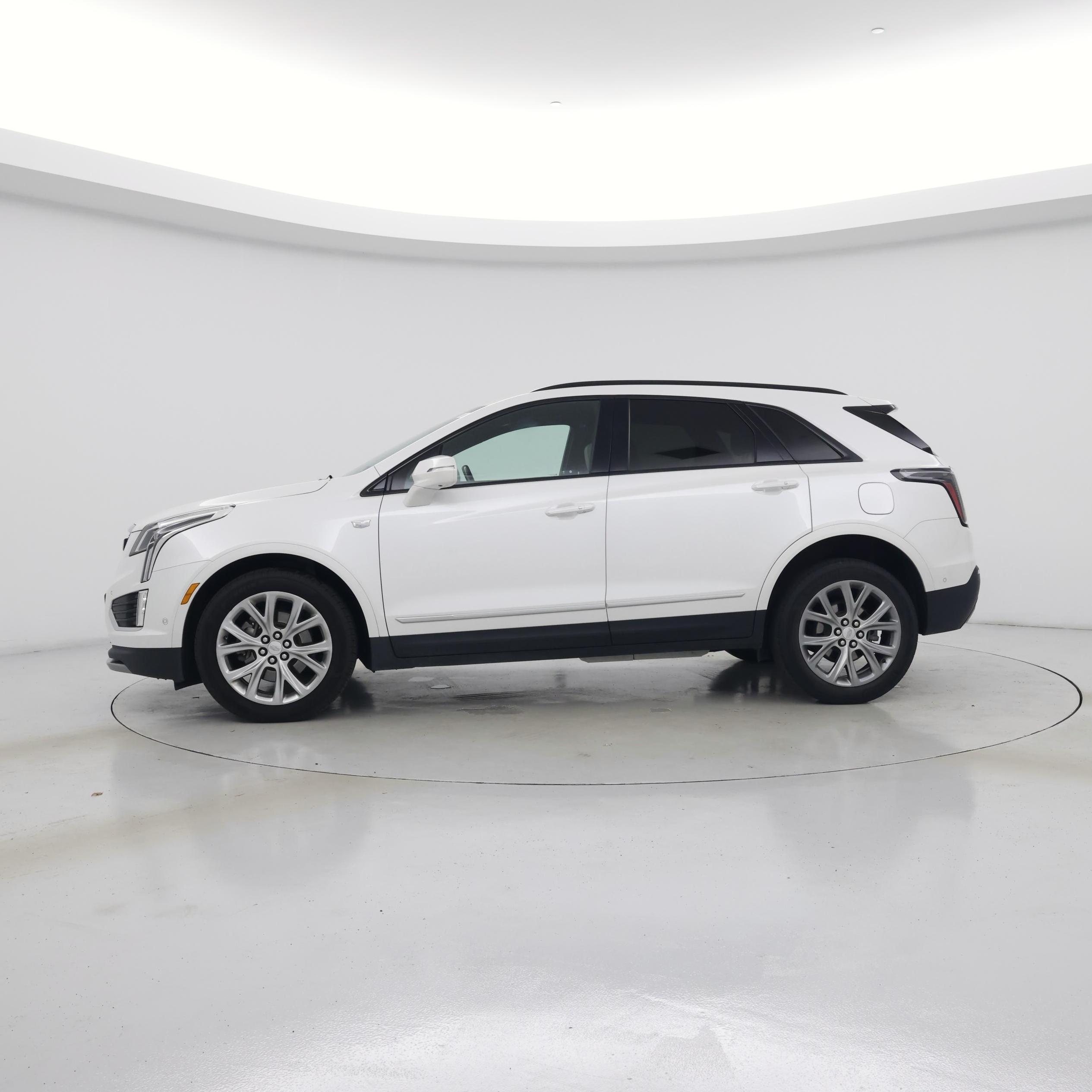 Thumbnail: 2020 Cadillac XT5 - 3