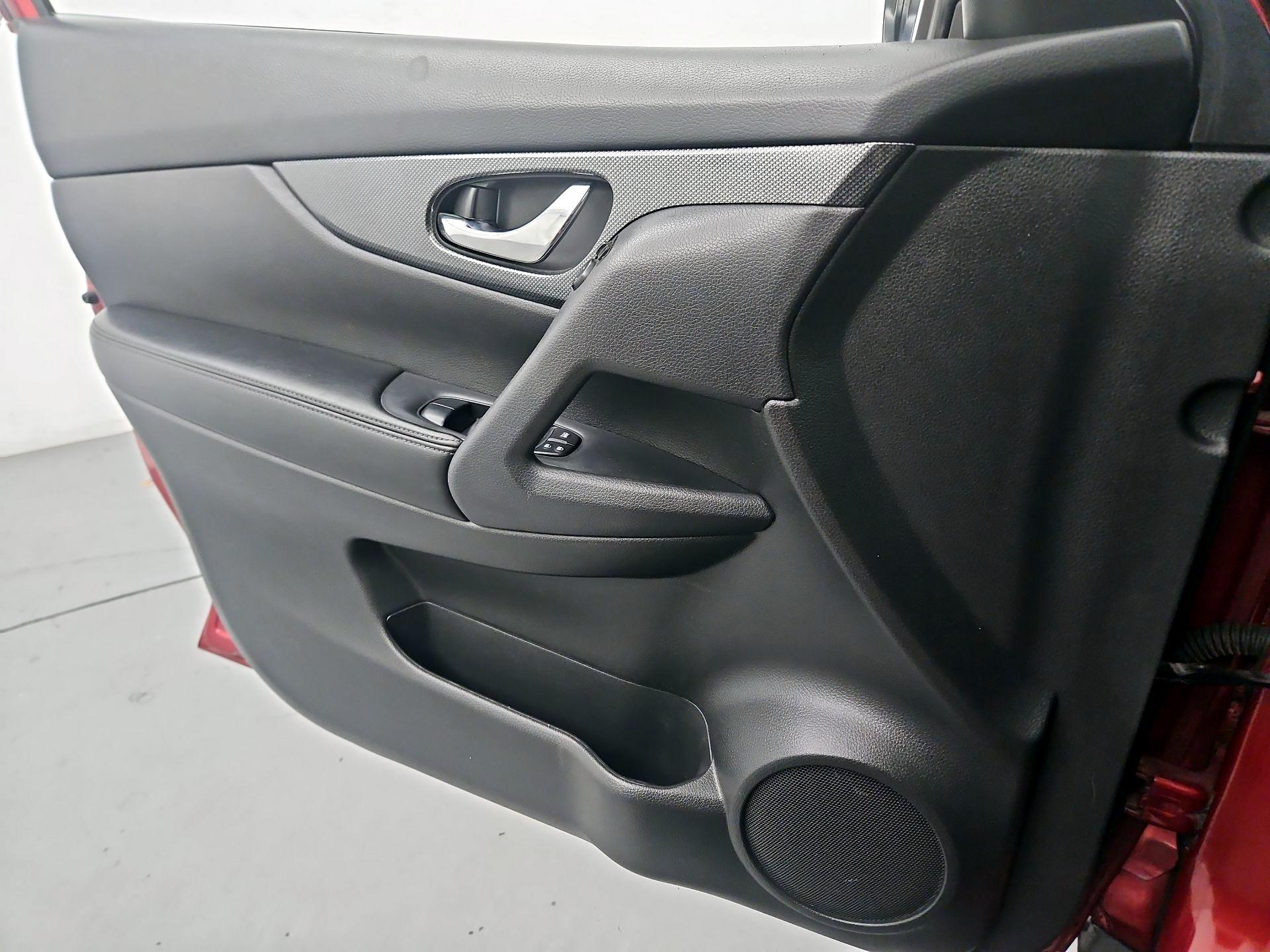 Thumbnail: 2015 Nissan Rogue - 12