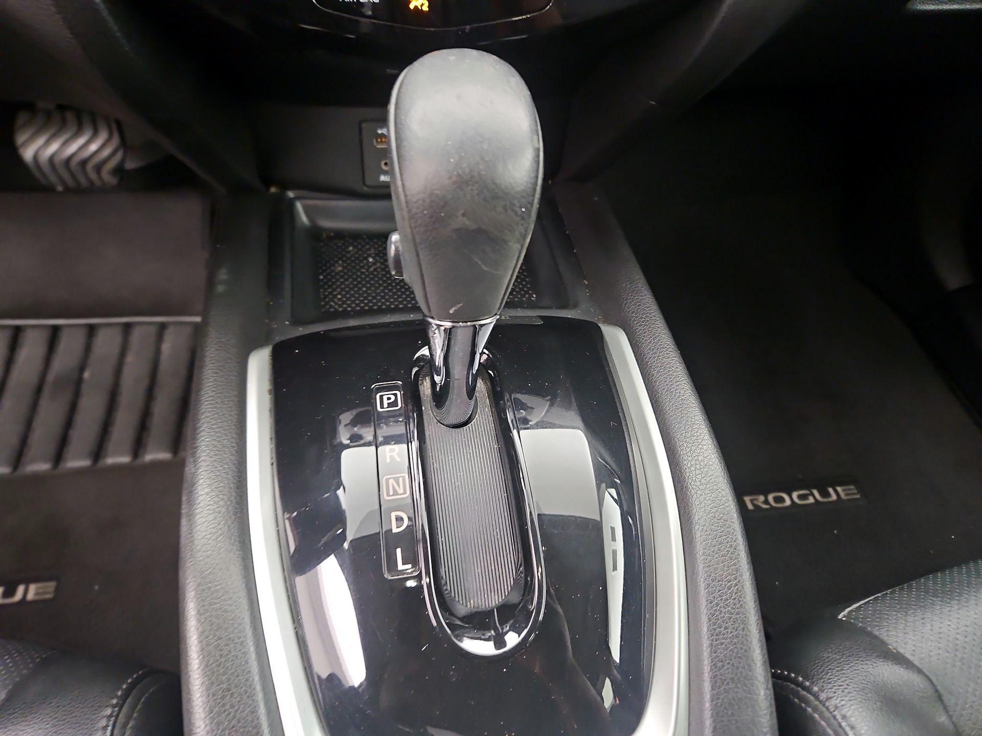 Thumbnail: 2015 Nissan Rogue - 18