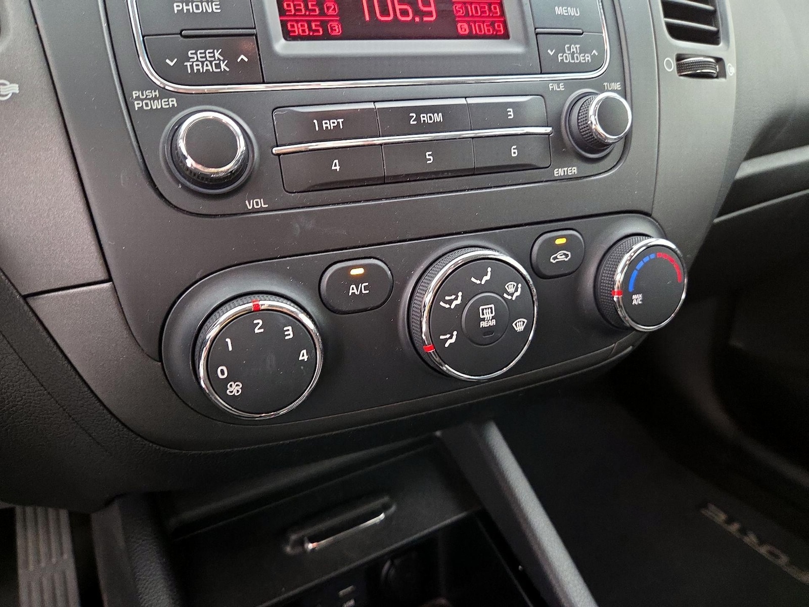 2015 Kia Forte LX - Photo 16