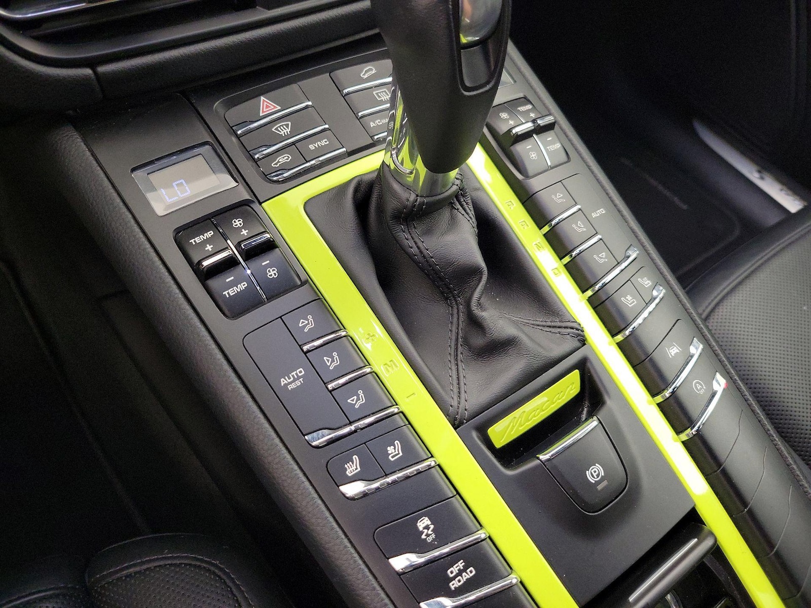 2021 Porsche Macan S - Photo 17