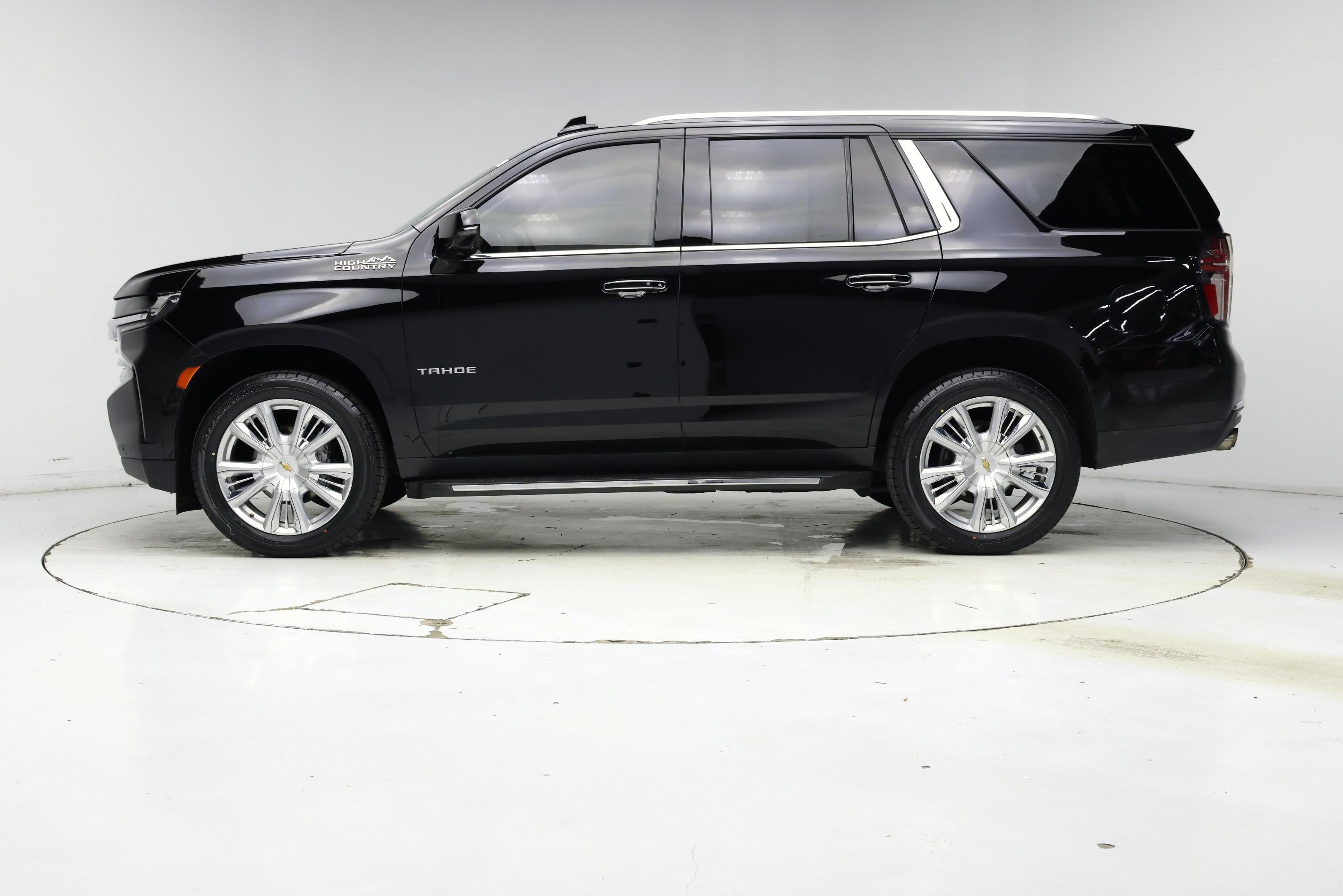 Thumbnail: 2021 Chevrolet Tahoe - 3