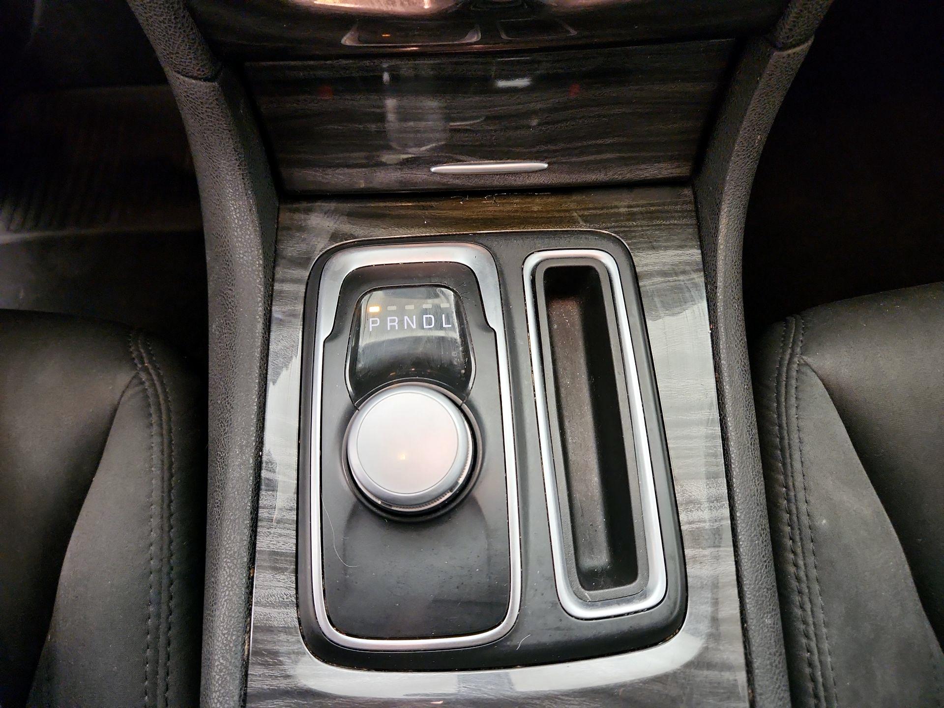 Thumbnail: 2019 Chrysler 300 - 17