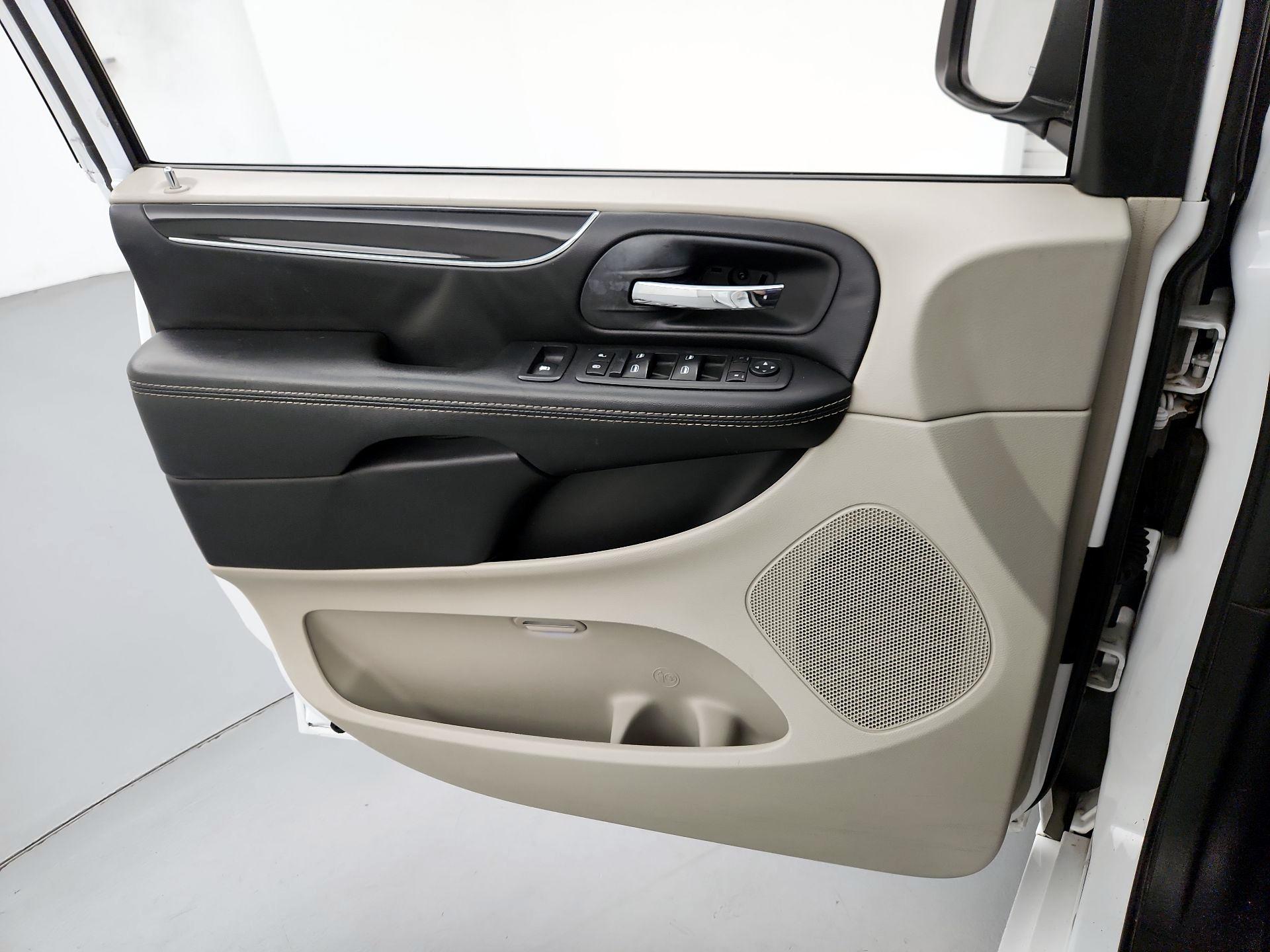 Thumbnail: 2019 Dodge Grand Caravan - 12