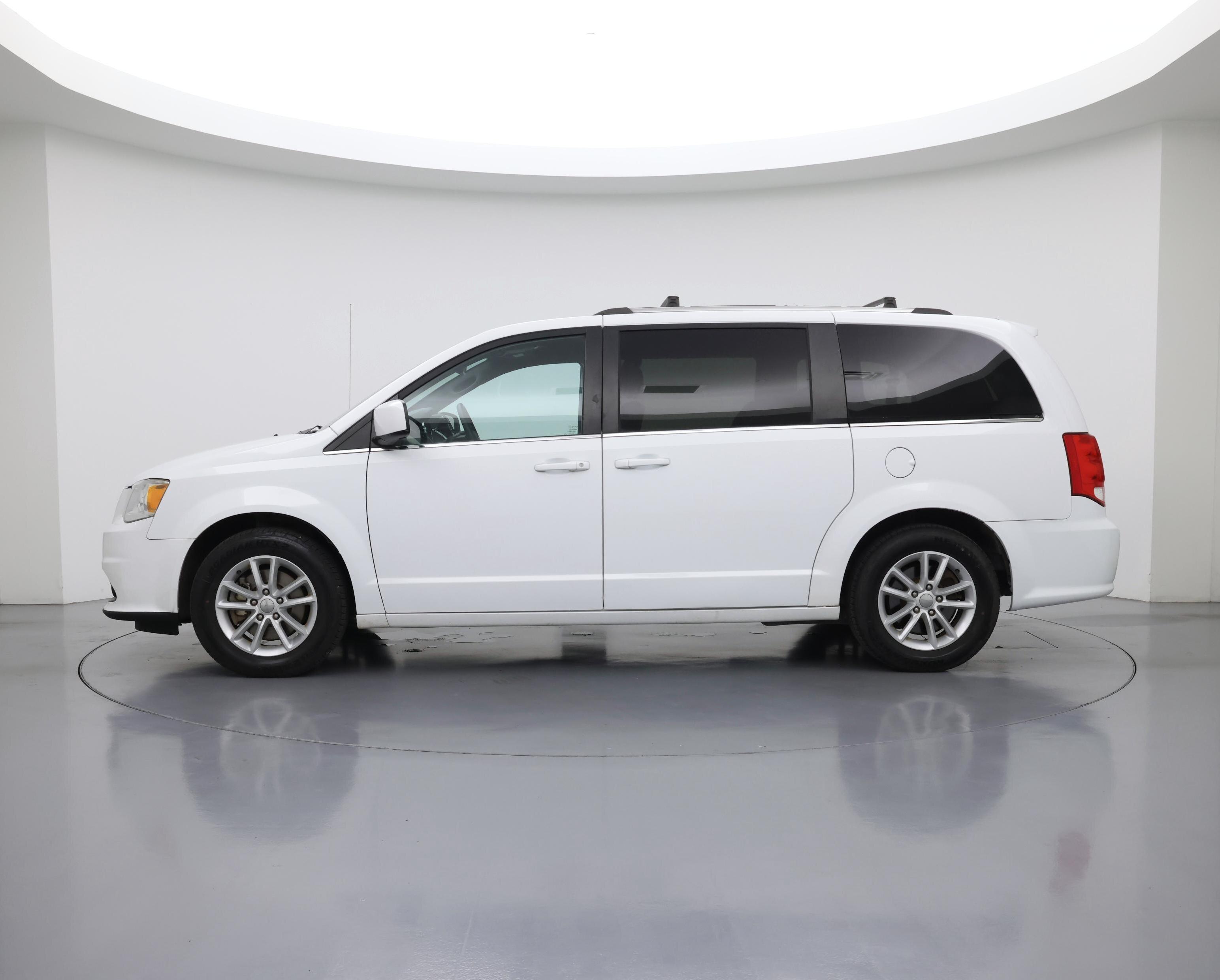 Thumbnail: 2019 Dodge Grand Caravan - 3