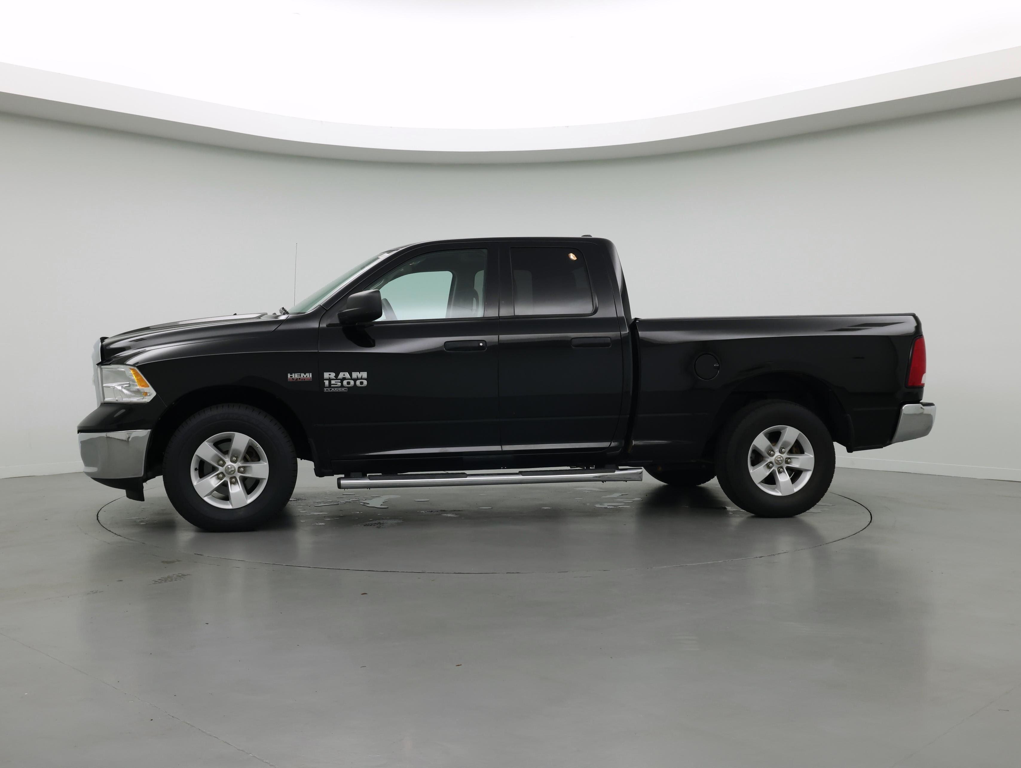 Thumbnail: 2021 RAM 1500 Classic - 3