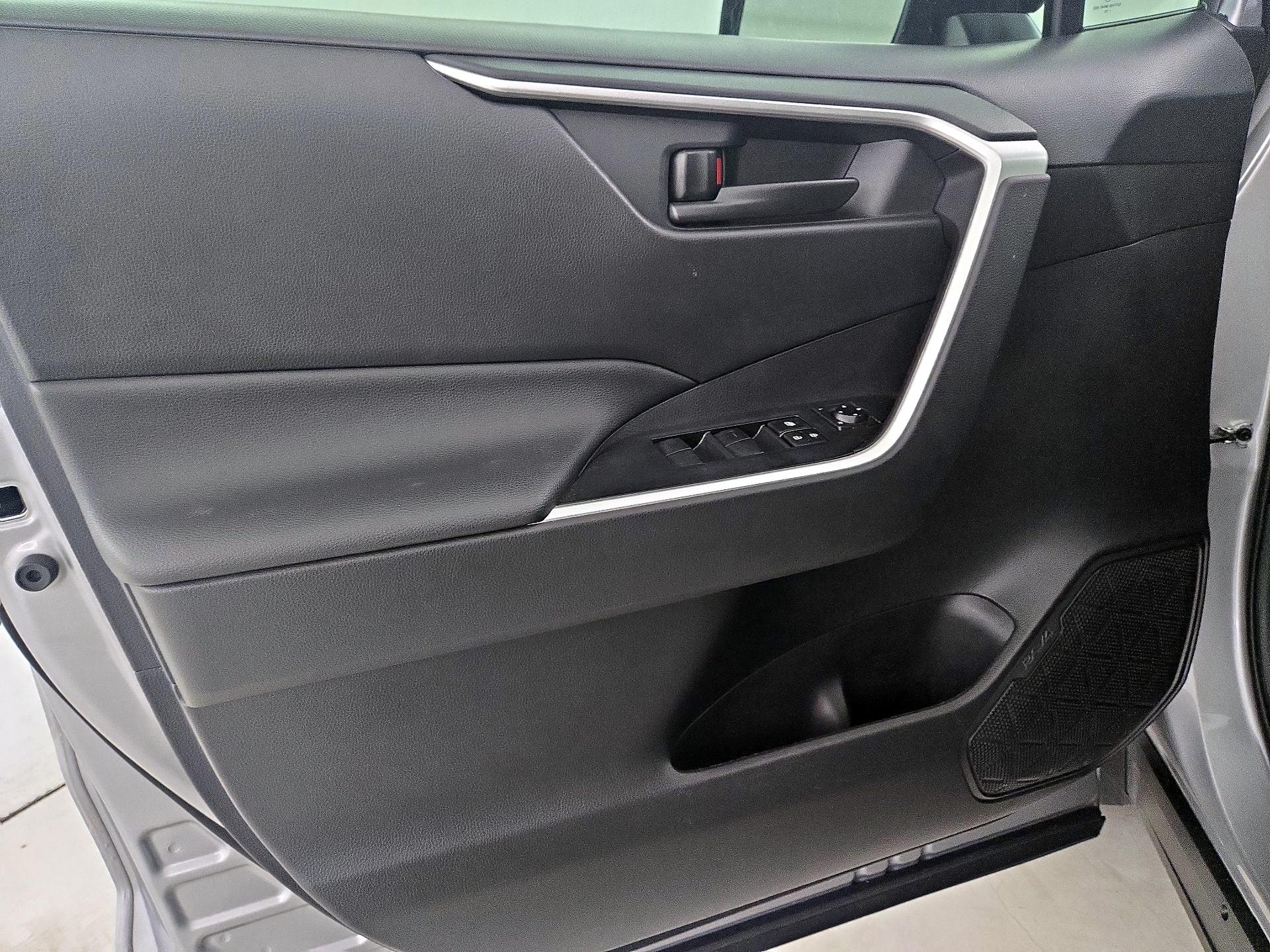 Thumbnail: 2021 Toyota RAV4 - 12