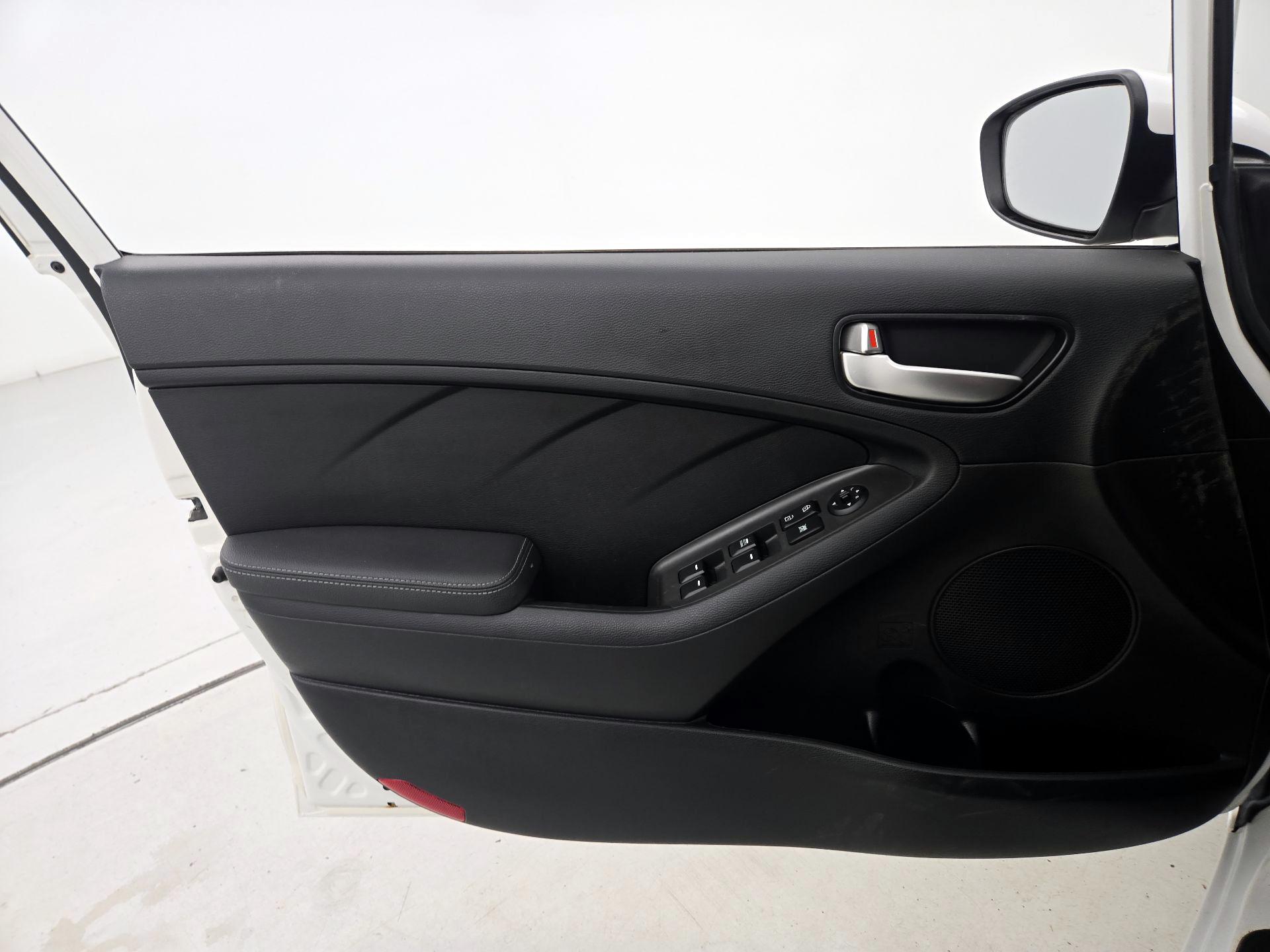 Thumbnail: 2017 Kia Forte - 12