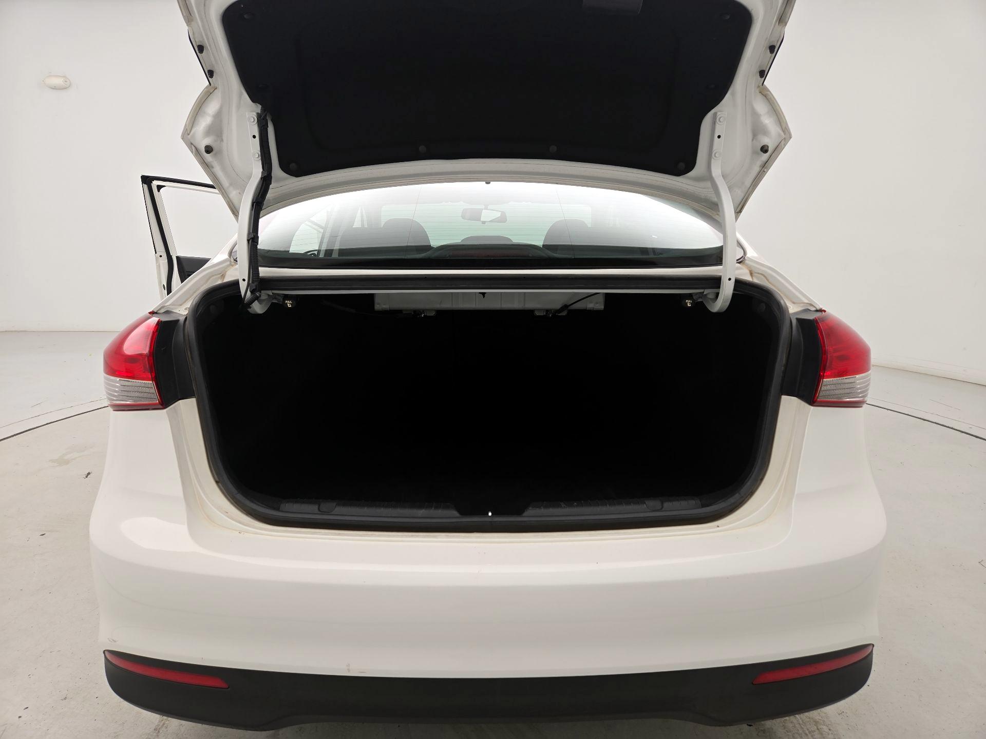 Thumbnail: 2017 Kia Forte - 19