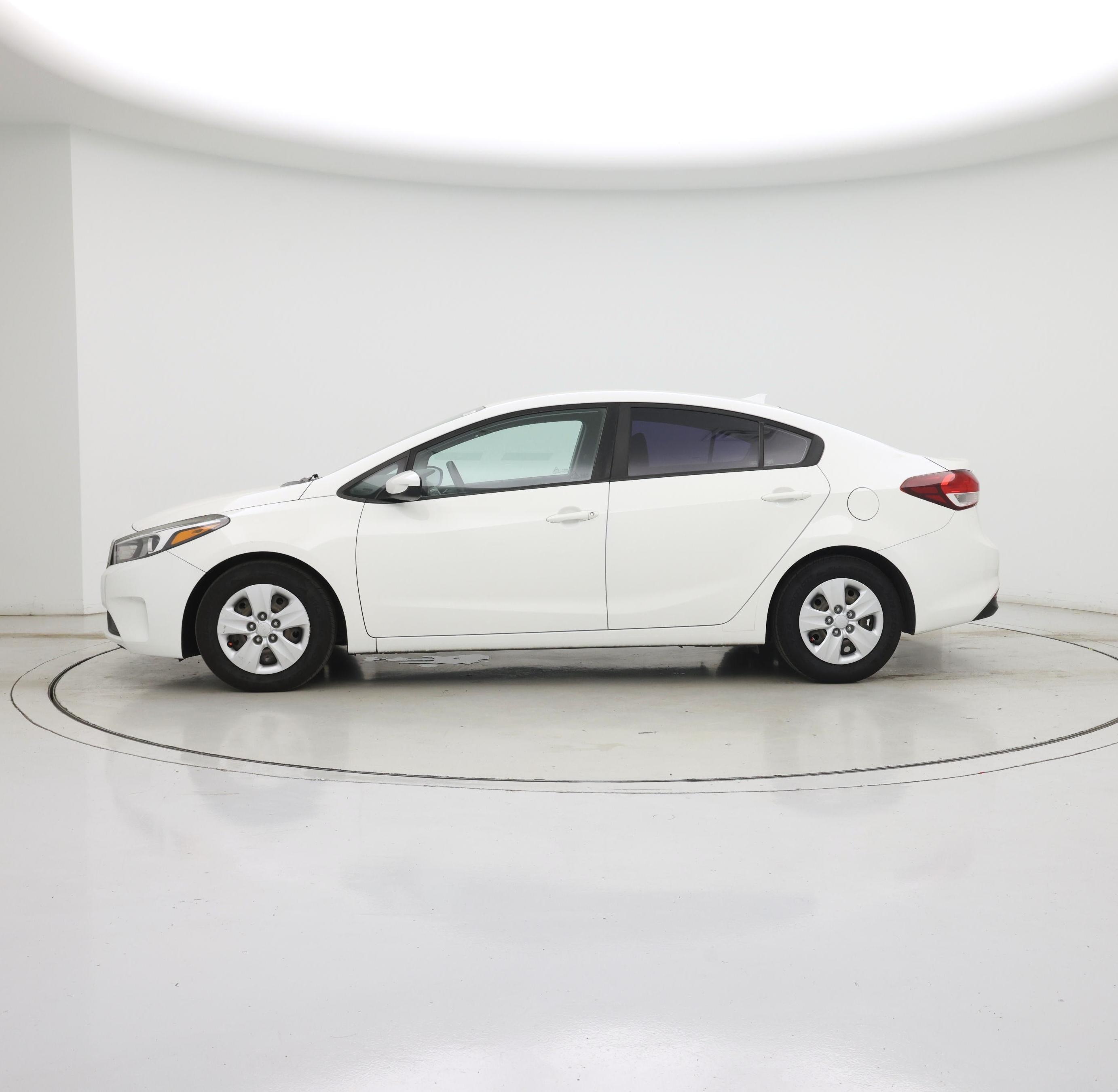 Thumbnail: 2017 Kia Forte - 3