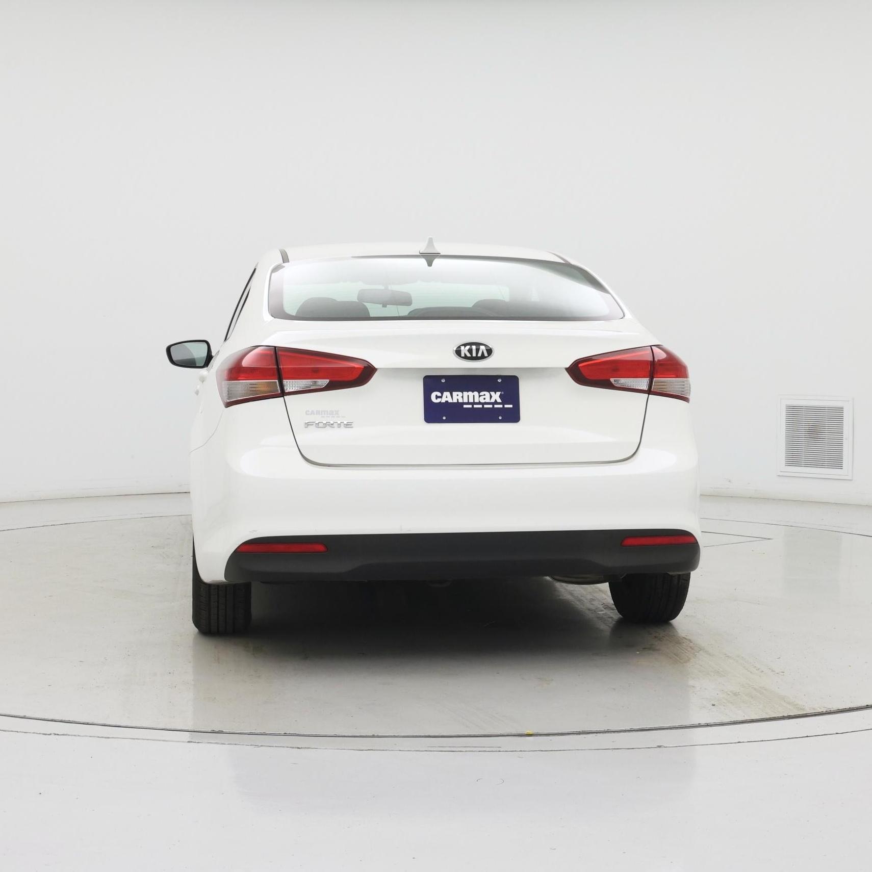 Thumbnail: 2017 Kia Forte - 6