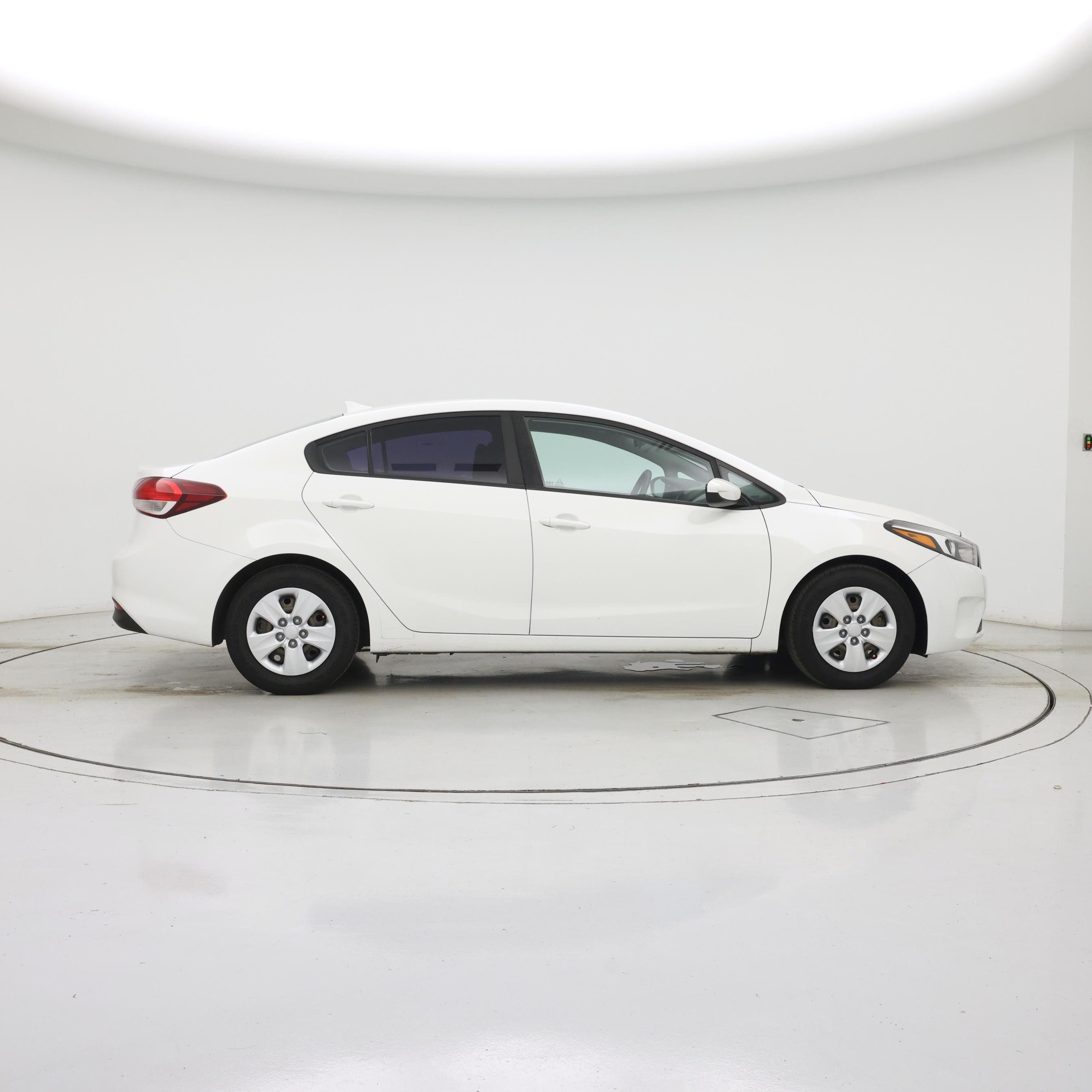 Thumbnail: 2017 Kia Forte - 7