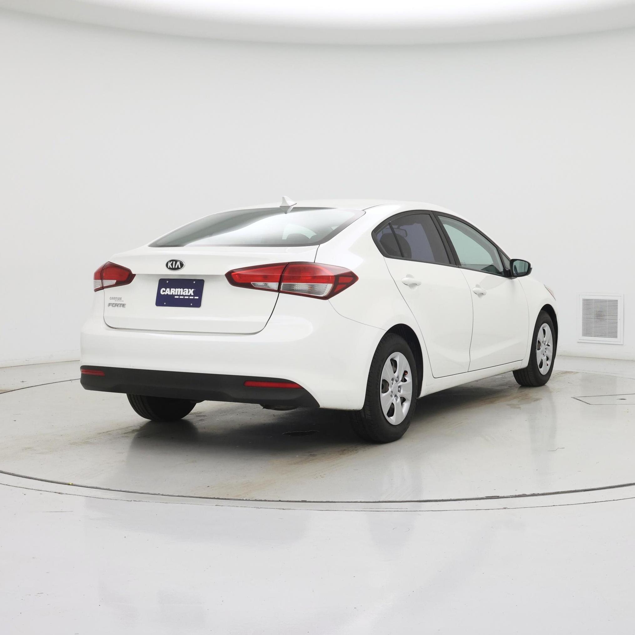 Thumbnail: 2017 Kia Forte - 8