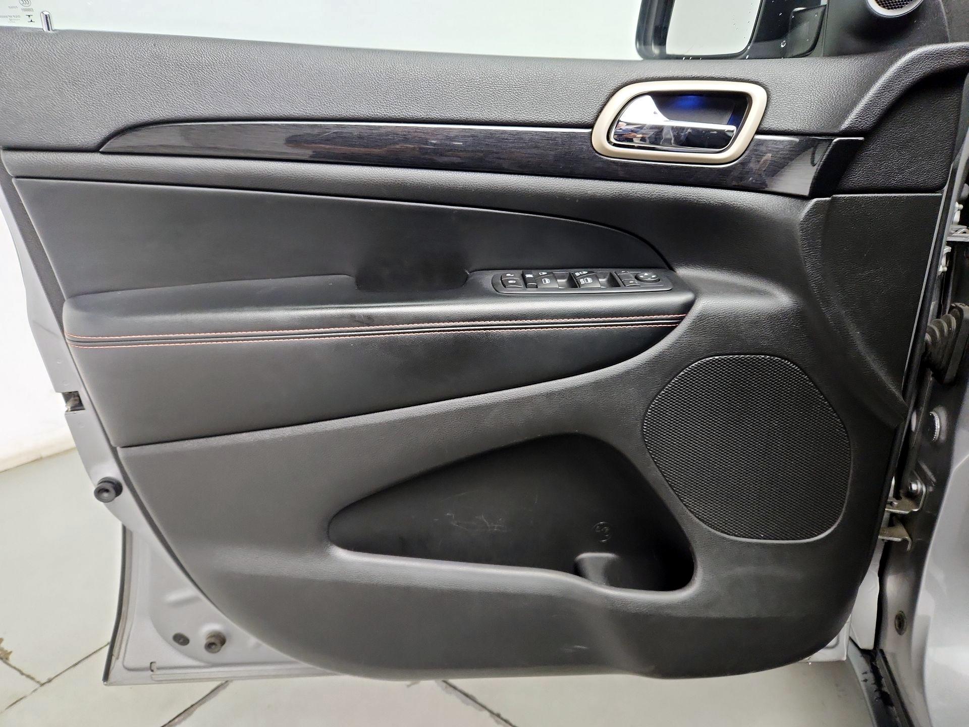 Thumbnail: 2016 Jeep Grand Cherokee - 12
