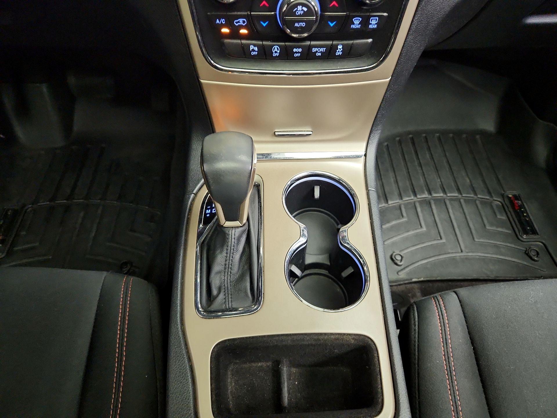 Thumbnail: 2016 Jeep Grand Cherokee - 17