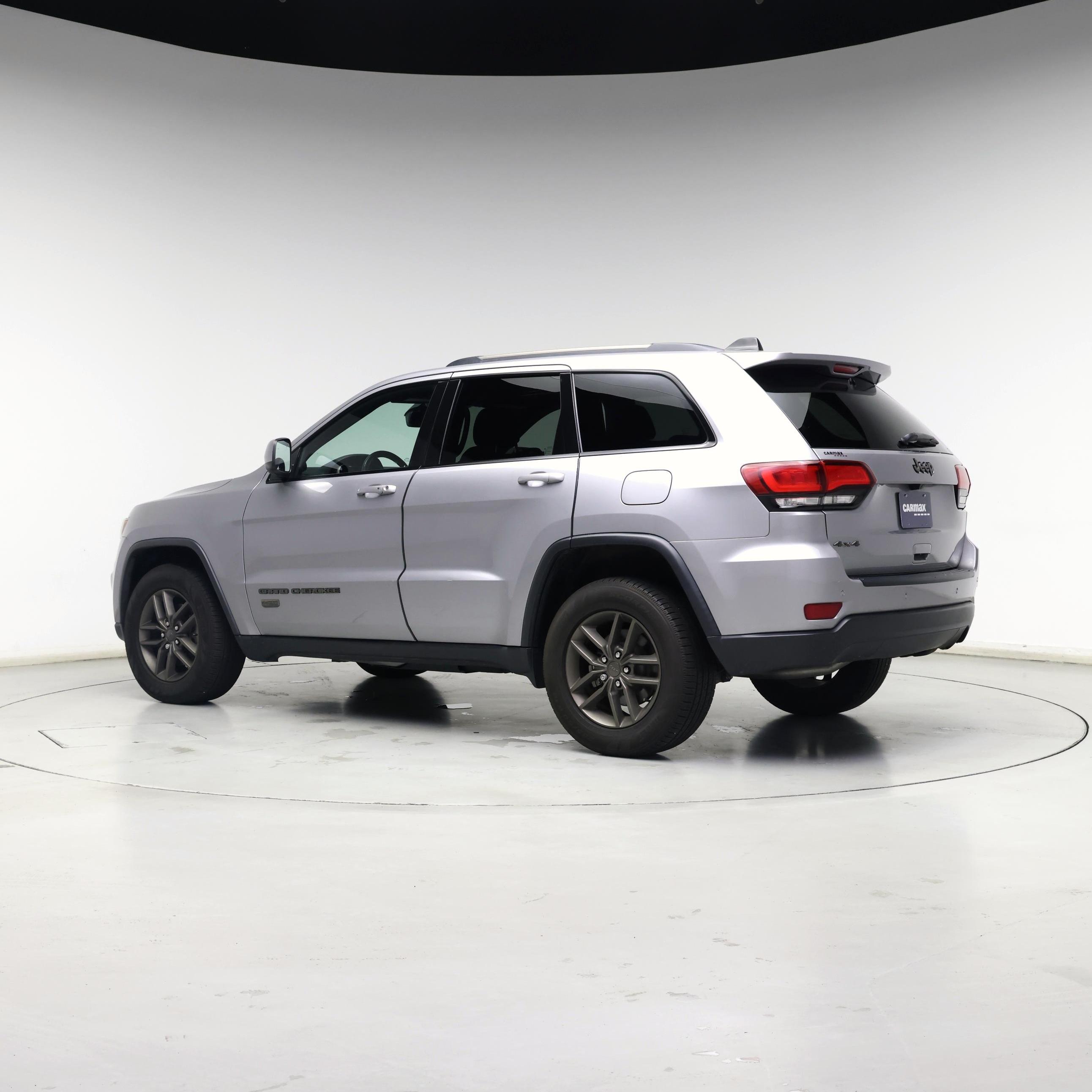 Thumbnail: 2016 Jeep Grand Cherokee - 2