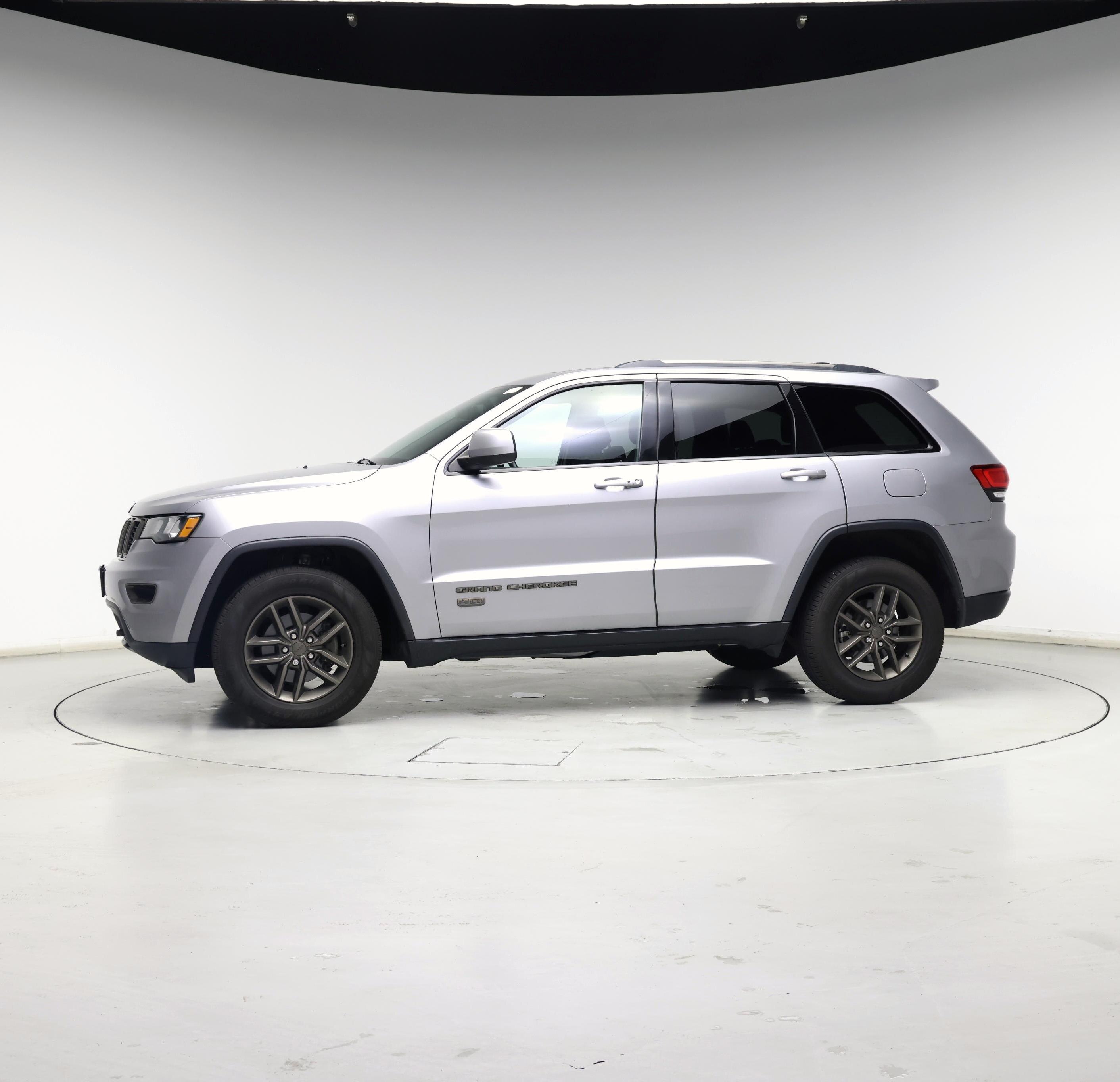 Thumbnail: 2016 Jeep Grand Cherokee - 3