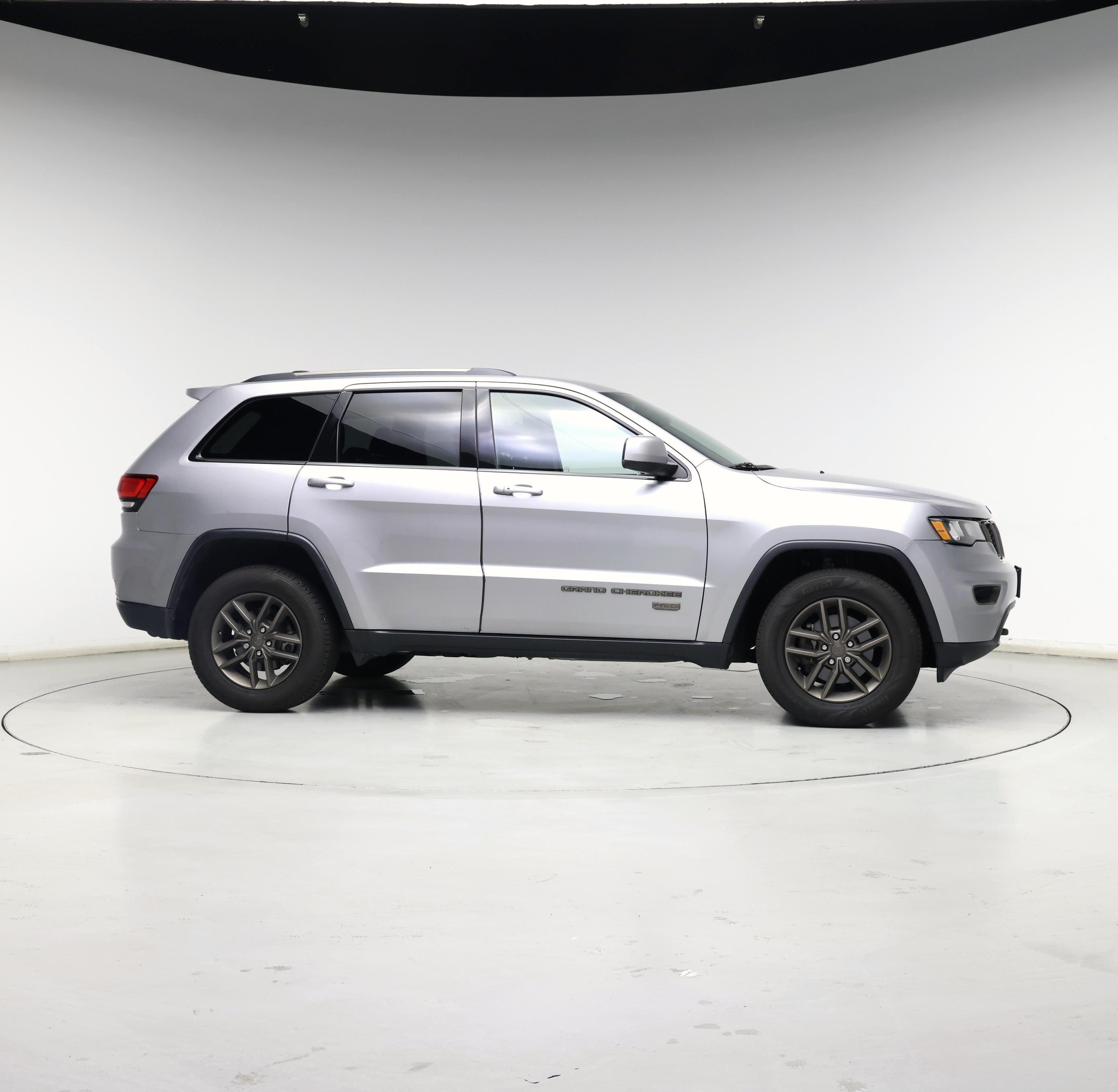 Thumbnail: 2016 Jeep Grand Cherokee - 7