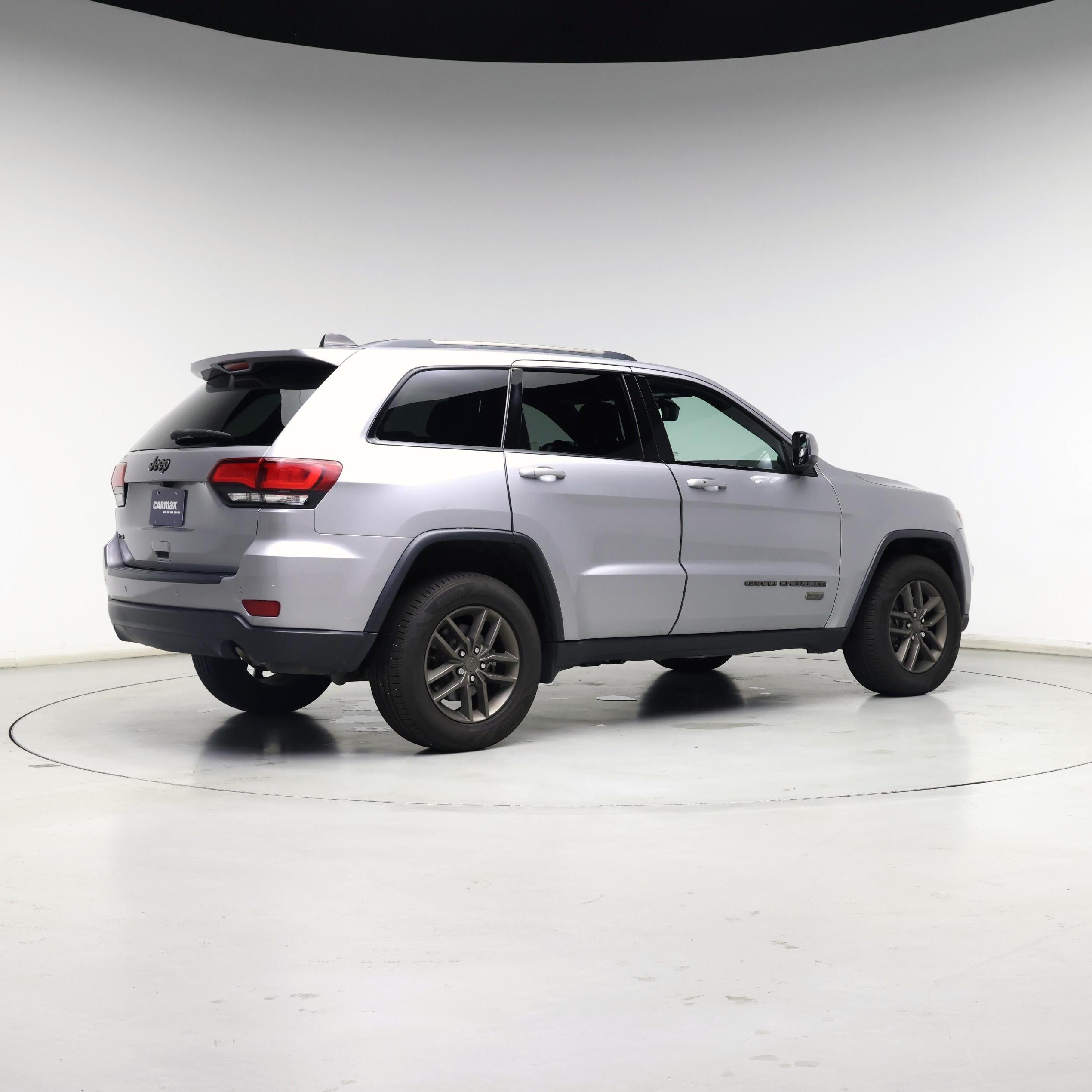 Thumbnail: 2016 Jeep Grand Cherokee - 8