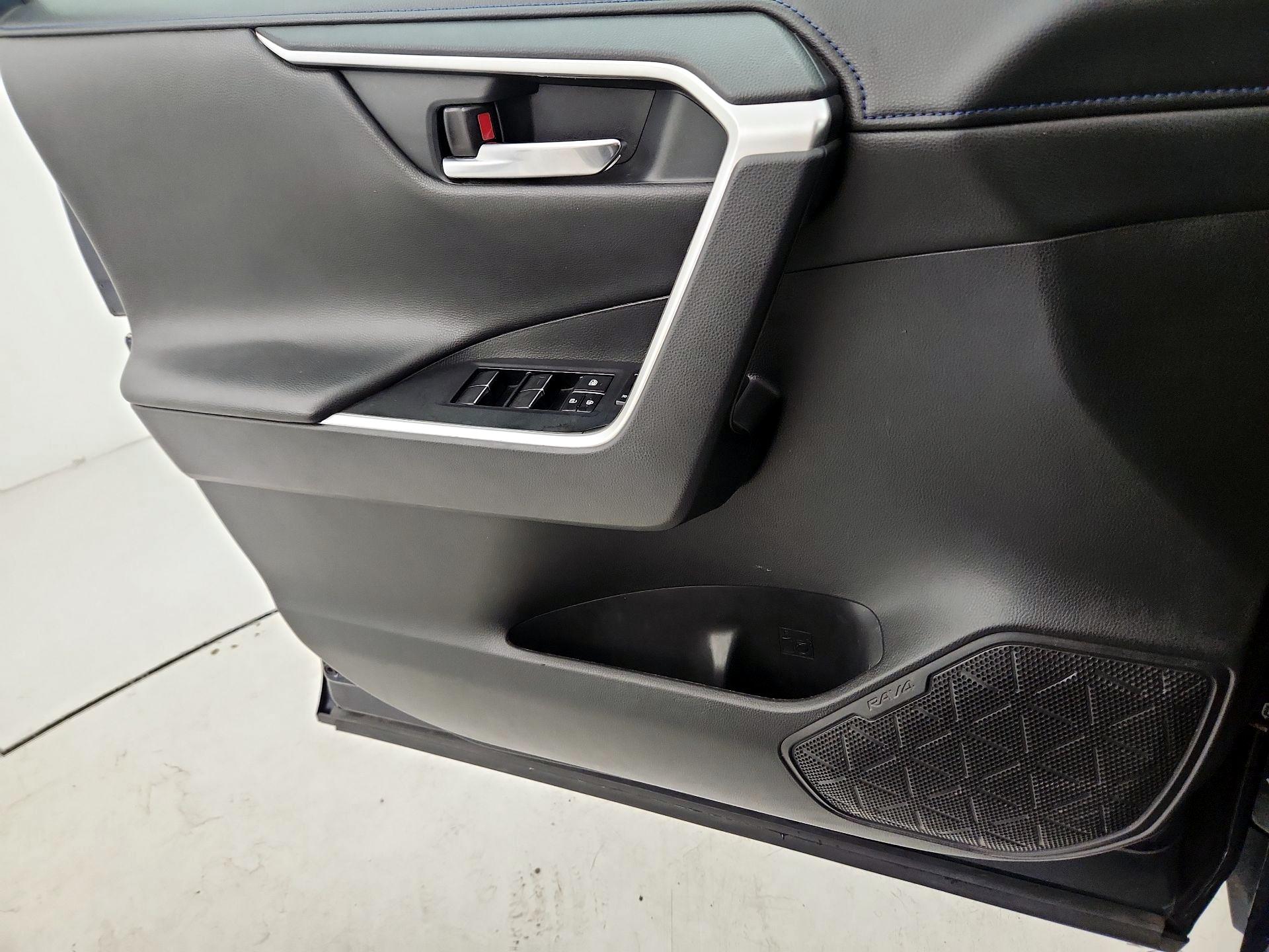 Thumbnail: 2020 Toyota RAV4 - 12