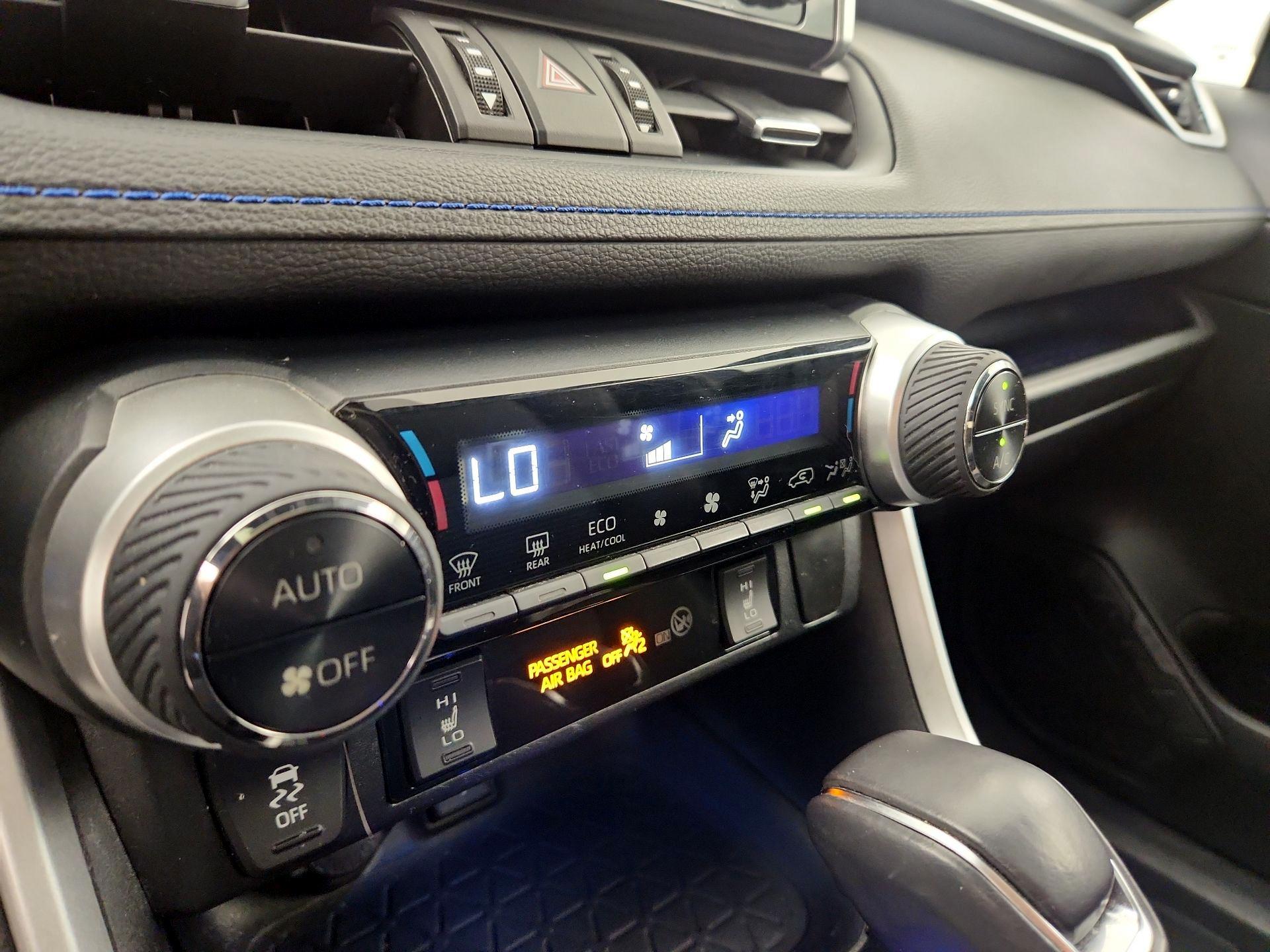 Thumbnail: 2020 Toyota RAV4 - 16