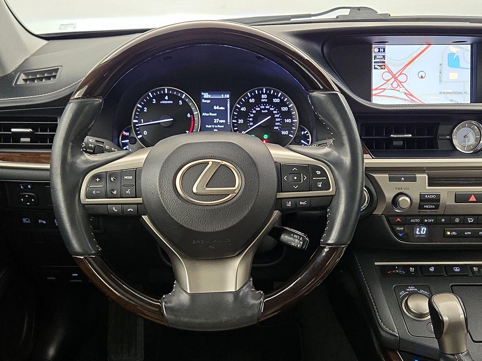 Thumbnail: 2018 Lexus ES - 10