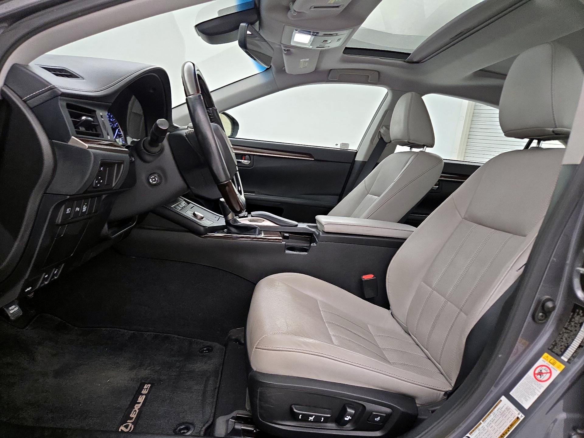 Thumbnail: 2018 Lexus ES - 11