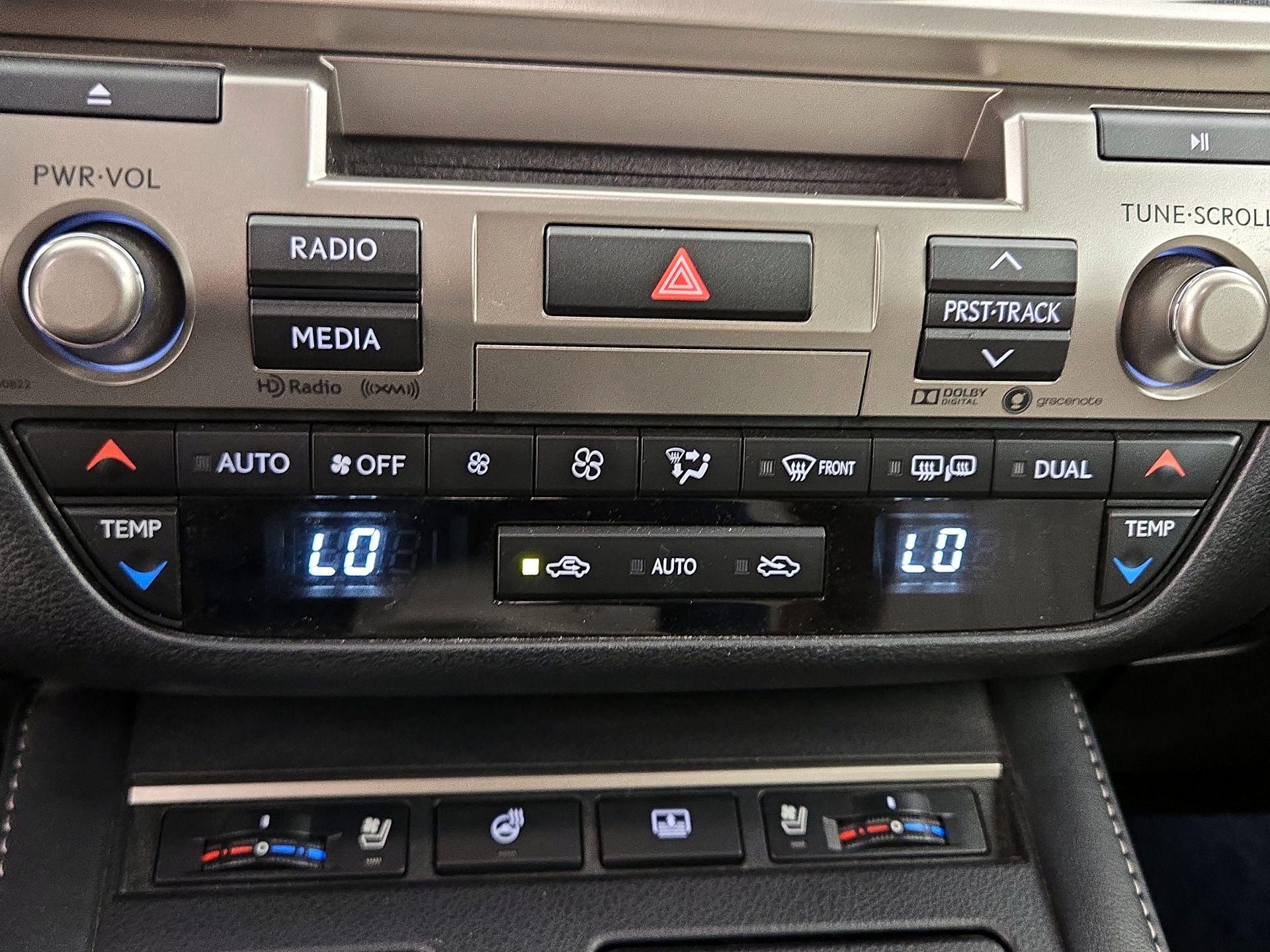 Thumbnail: 2018 Lexus ES - 17
