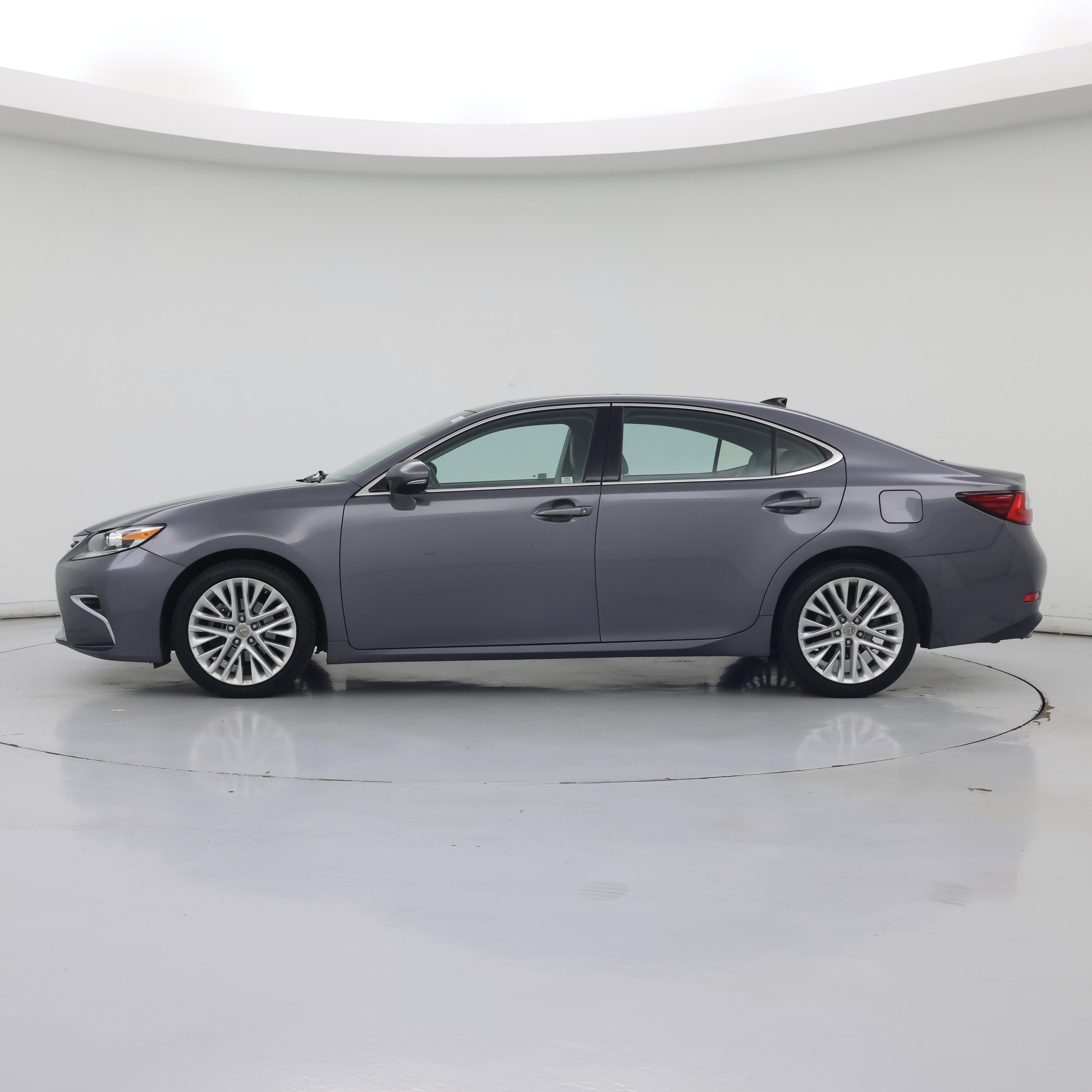 Thumbnail: 2018 Lexus ES - 3